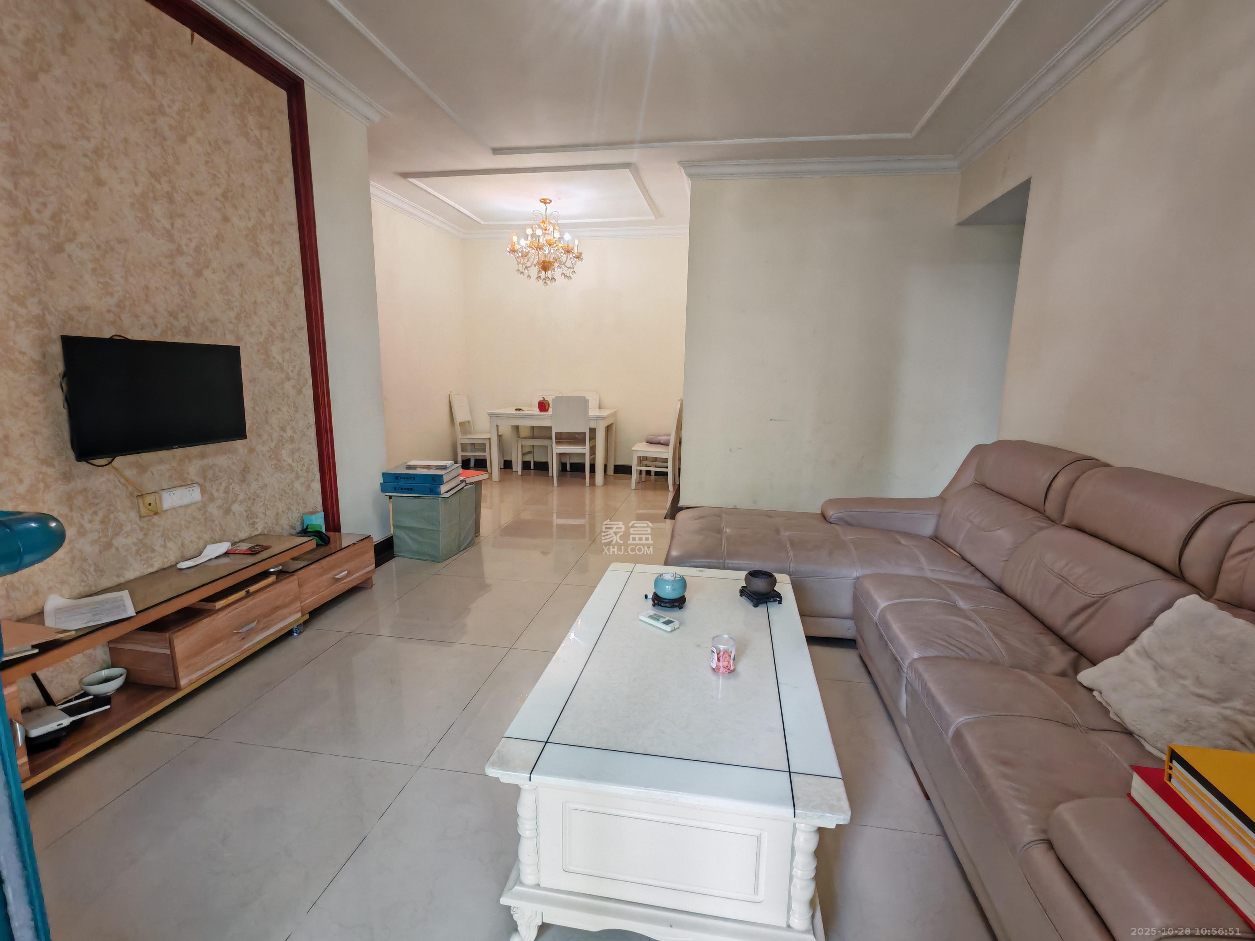 恒大翡翠华庭  3室2厅2卫    2400.0元/月 恒大翡翠华庭  3室2厅2卫    2400.0元/月室内图