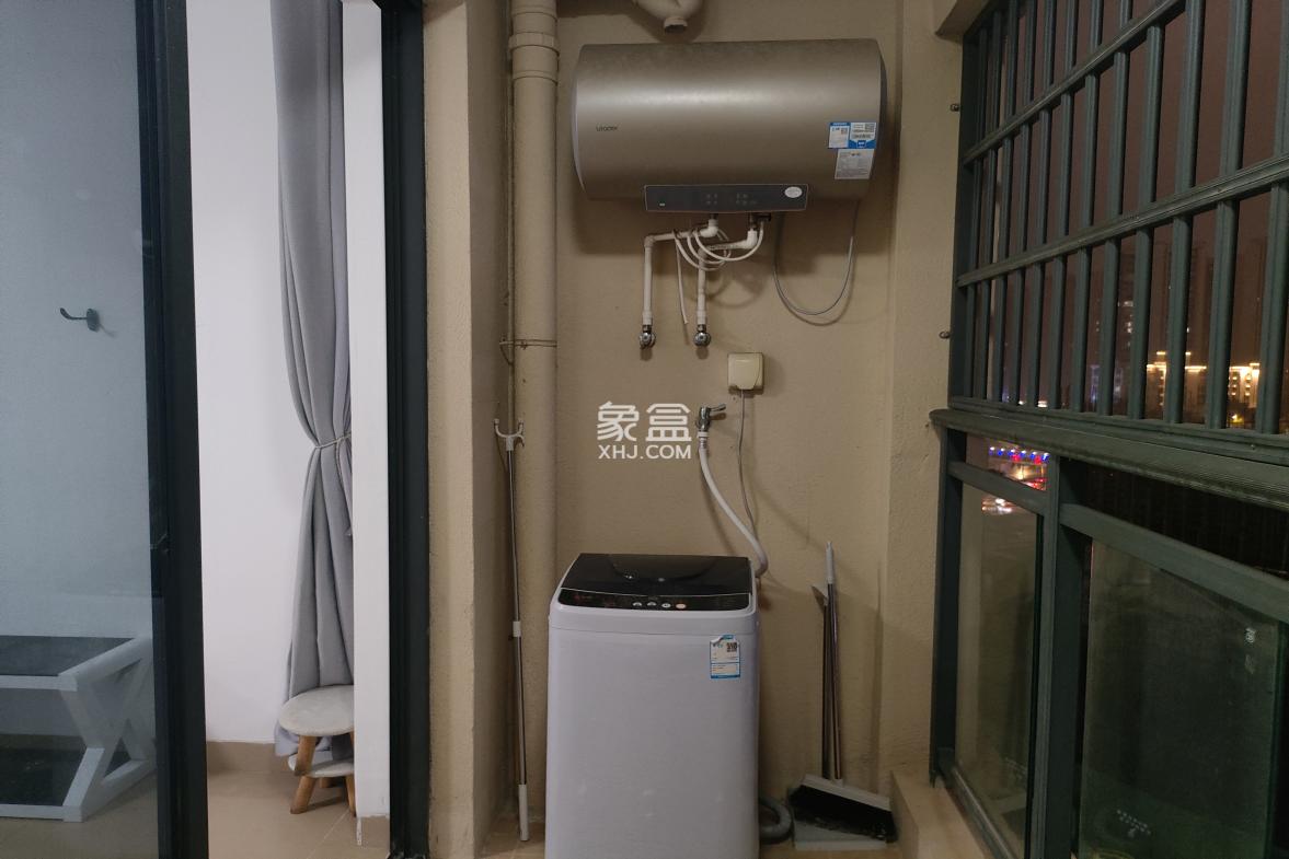 冠盛天泽园 2室2厅1卫 2400.0元/月 冠盛天泽园 2室2厅1卫 2400.0元/月室内图