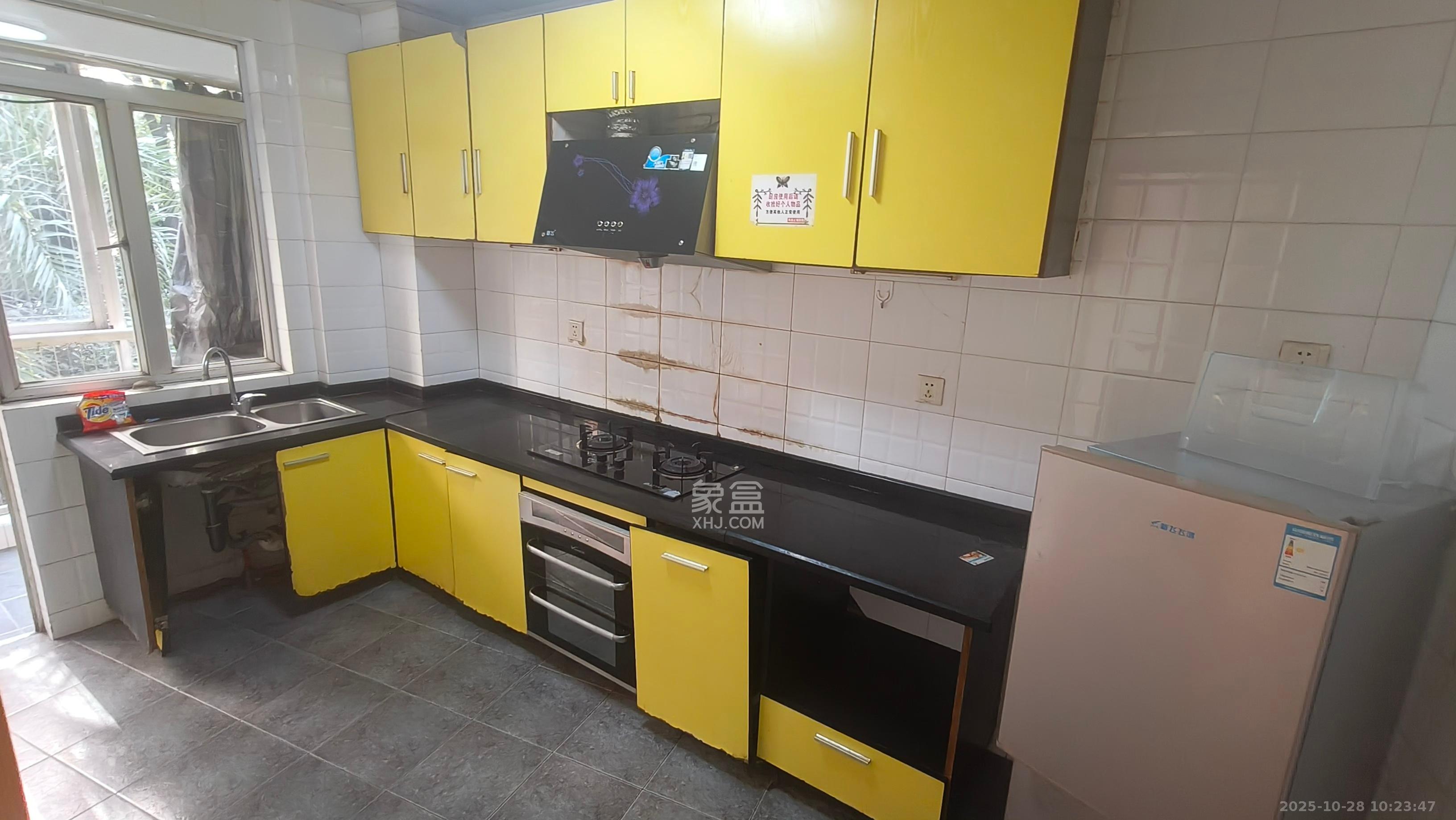 华银园  3室2厅2卫    2000.0元/月室内图