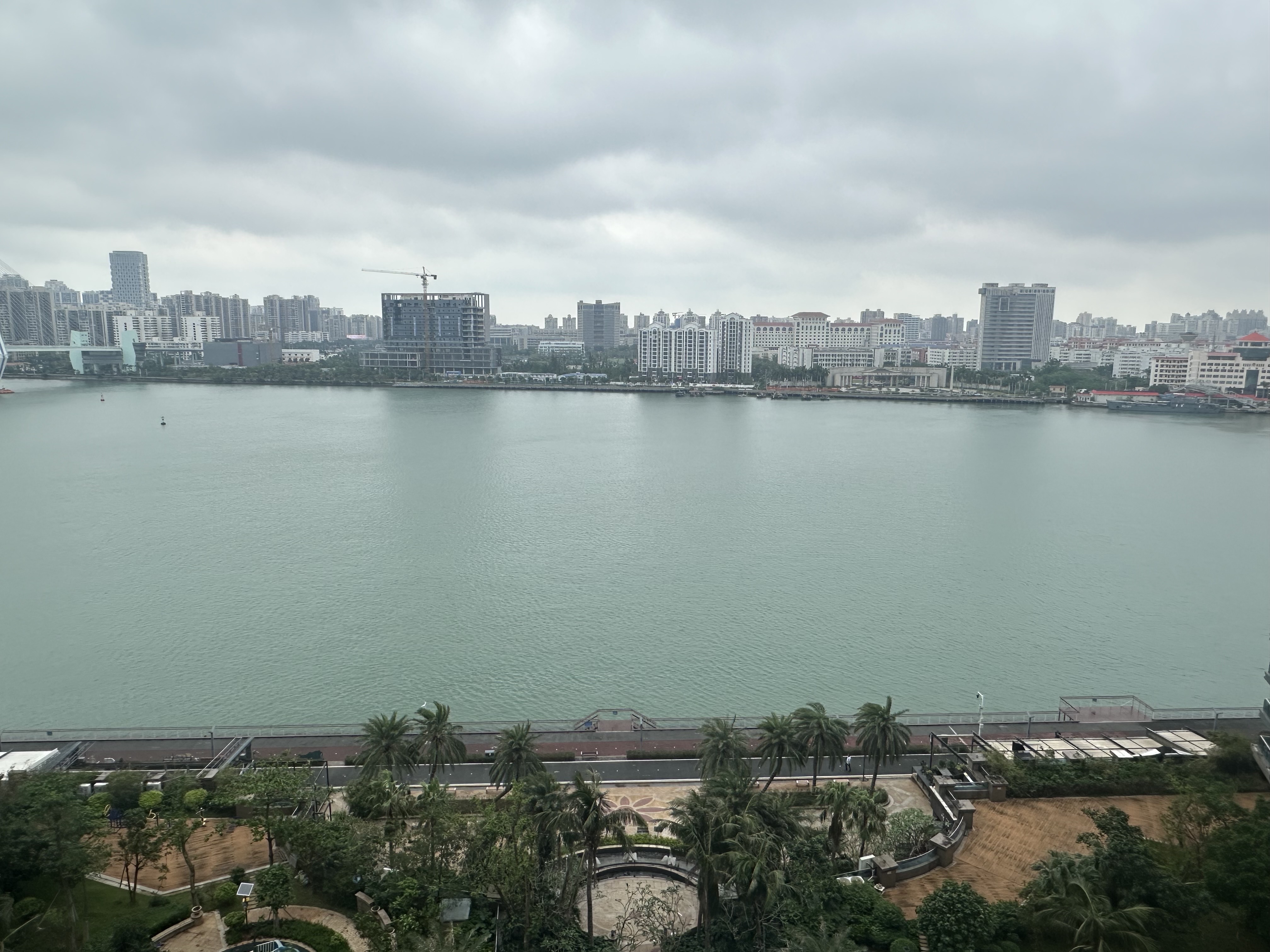 外滩中心  1室2厅1卫    168.0万 外滩中心  1室2厅1卫    168.0万客厅