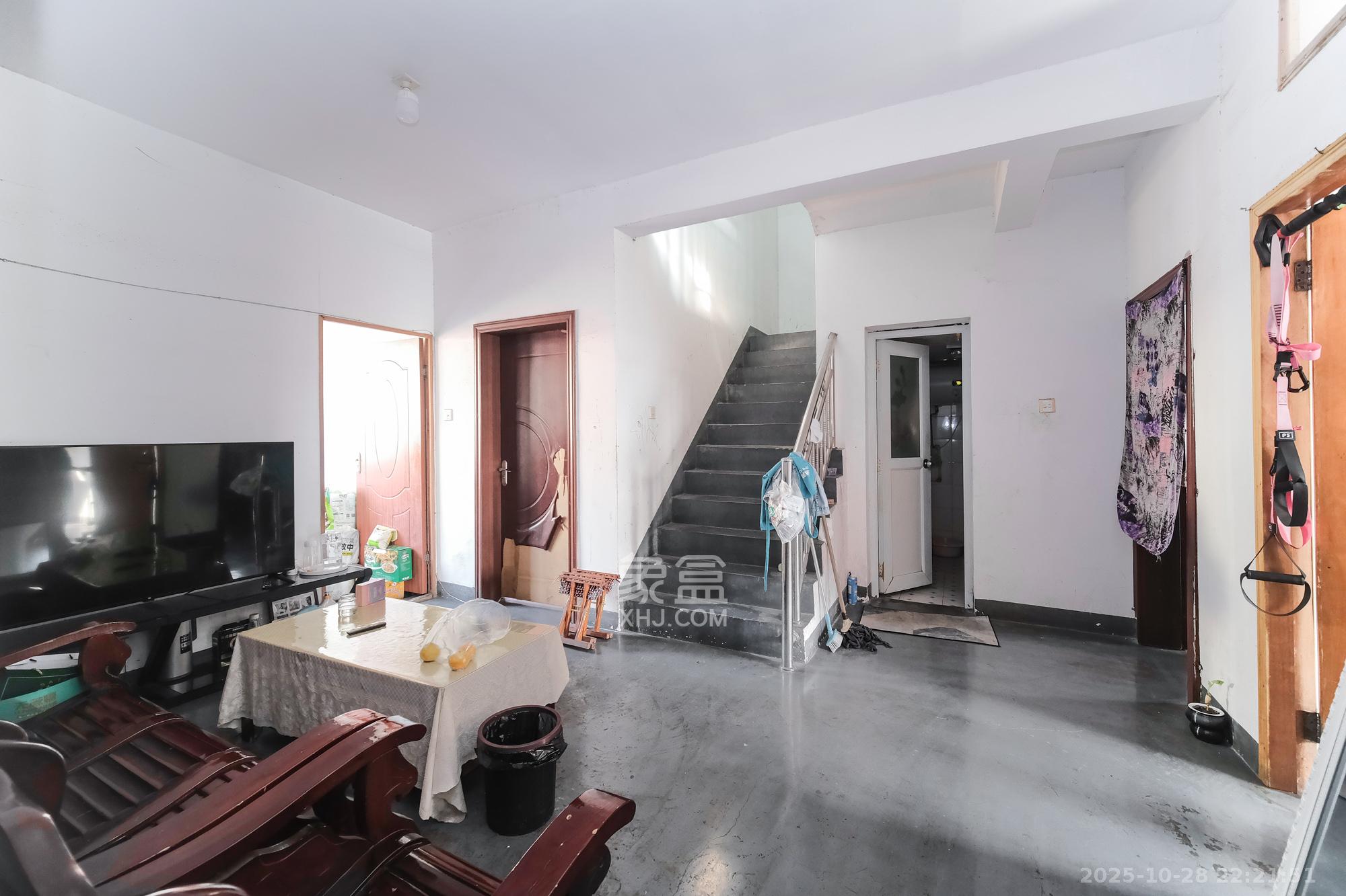 金鹰机电大市场  1室0厅0卫    65.0万客厅