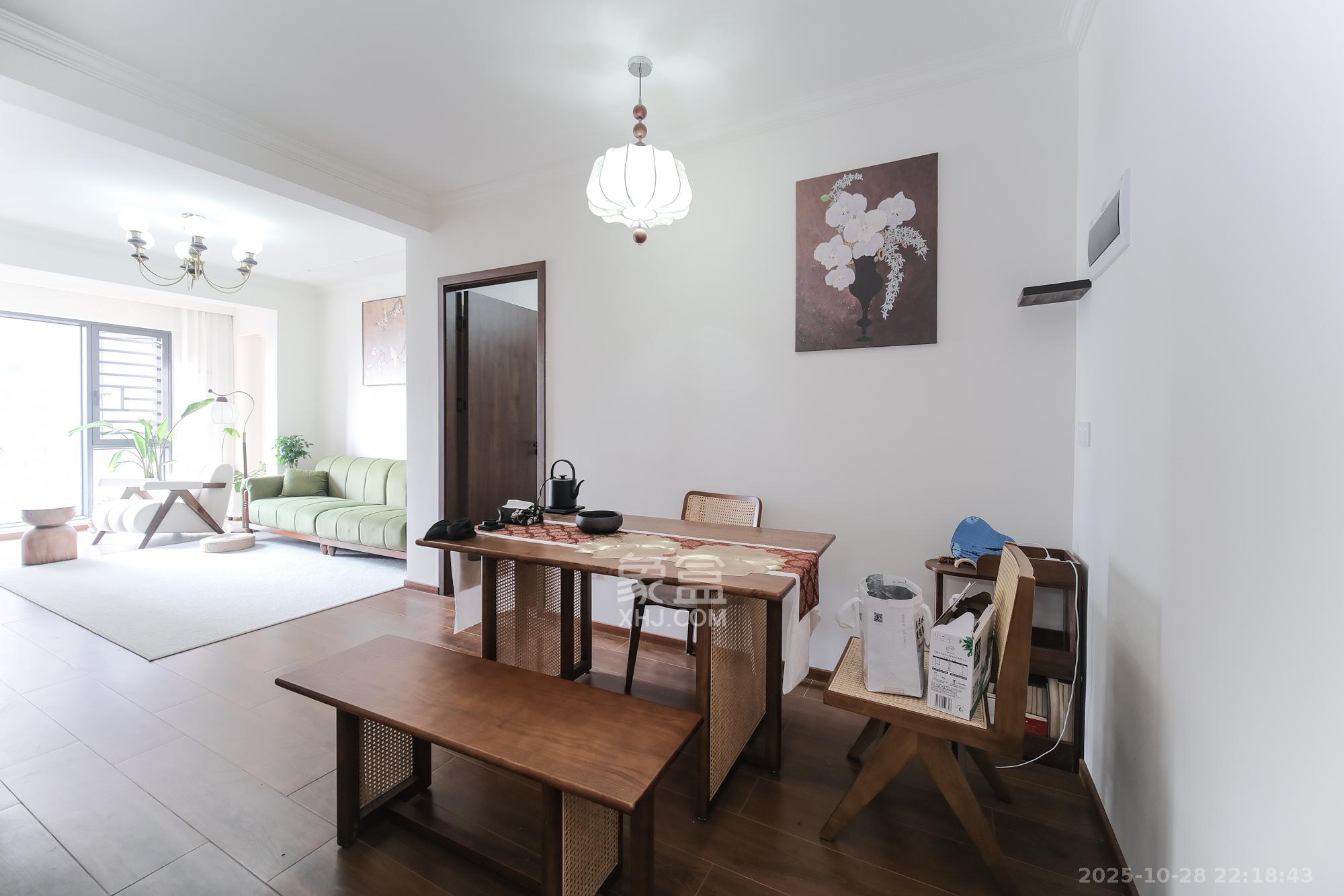 三一街区 2室2厅1卫 68.0万 三一街区 2室2厅1卫 68.0万客厅