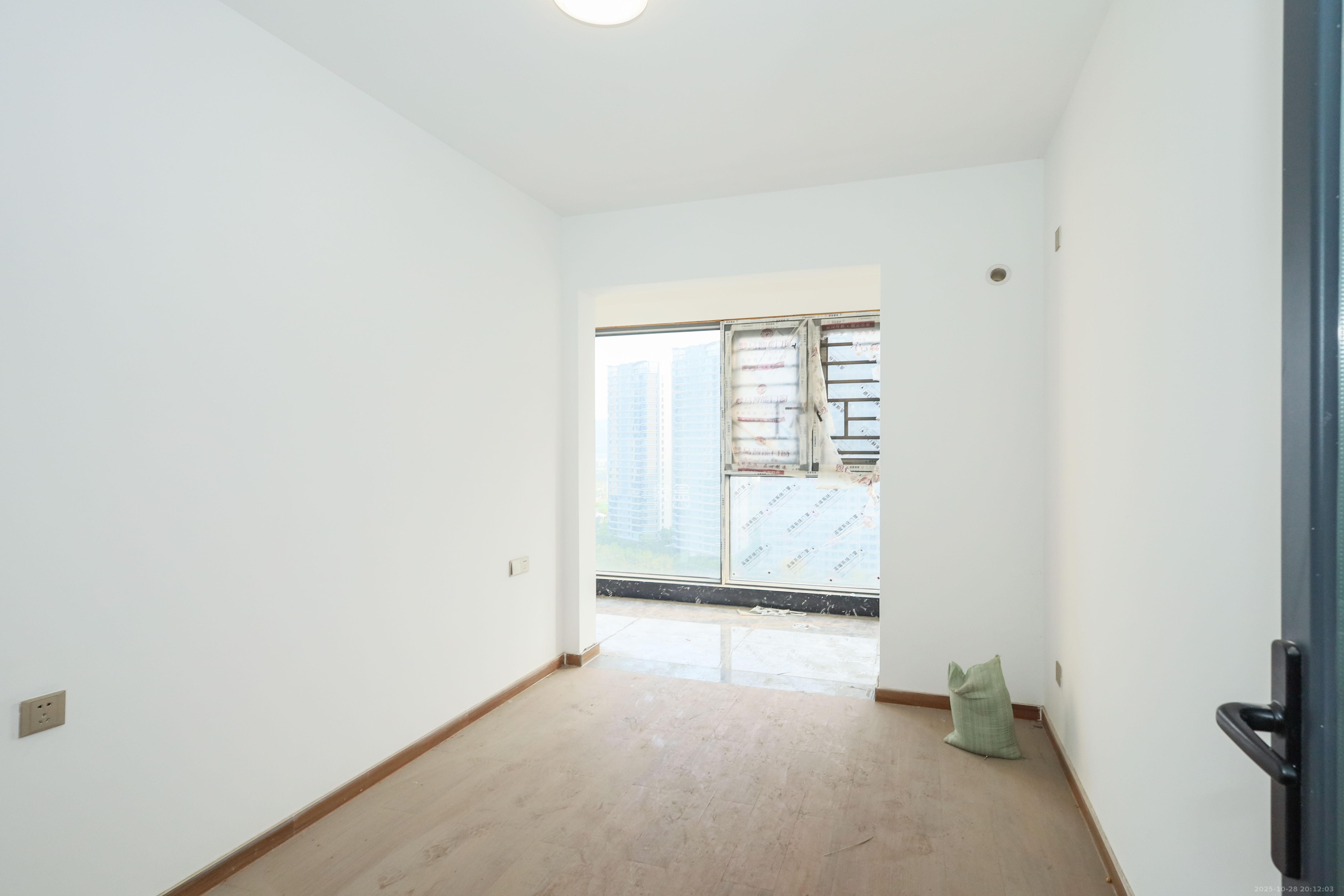 中国铁建湘语梅溪  4室2厅2卫    159.0万 中国铁建湘语梅溪  4室2厅2卫    159.0万卧室