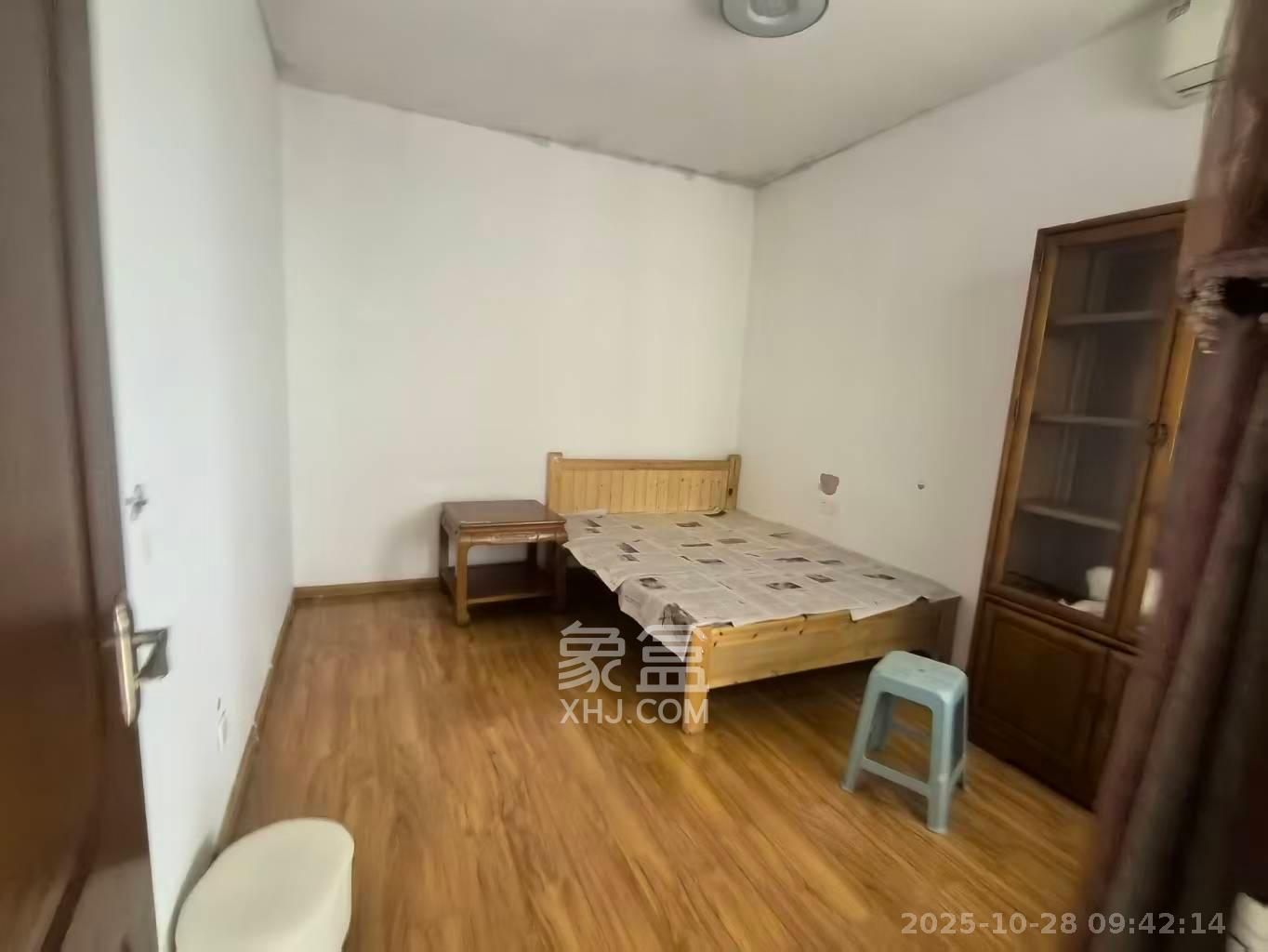 南郡雅园  4室2厅2卫    1500.0元/月室内图