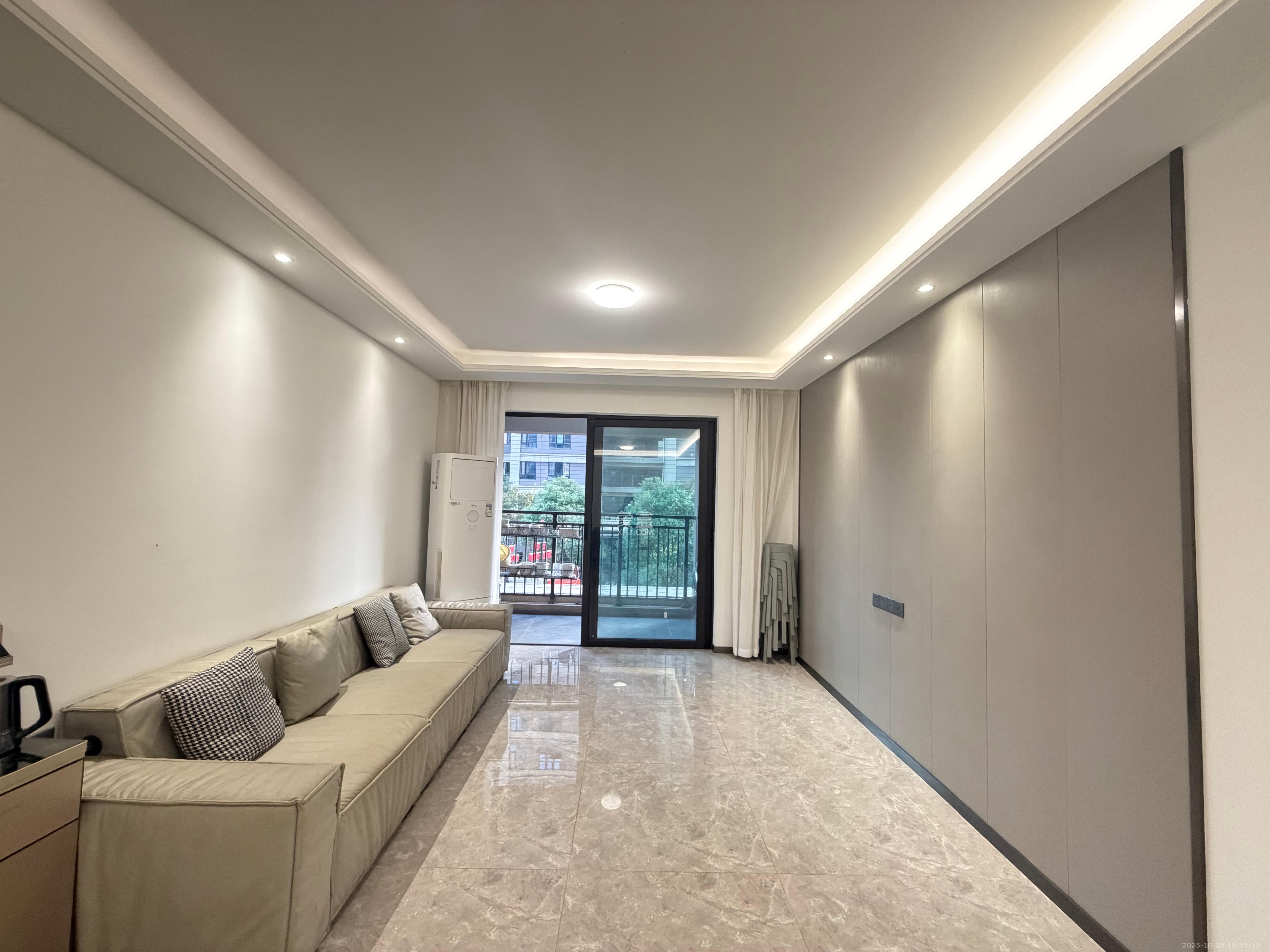 招商华发依云曦城  3室2厅2卫    2400.0元/月 招商华发依云曦城  3室2厅2卫    2400.0元/月室内图