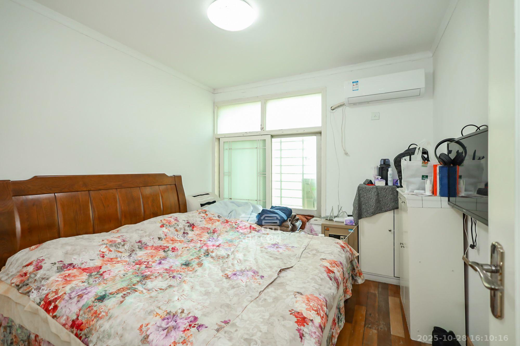 咸嘉新村嘉文苑  4室2厅2卫    1800.0元/月 咸嘉新村嘉文苑  4室2厅2卫    1800.0元/月室内图