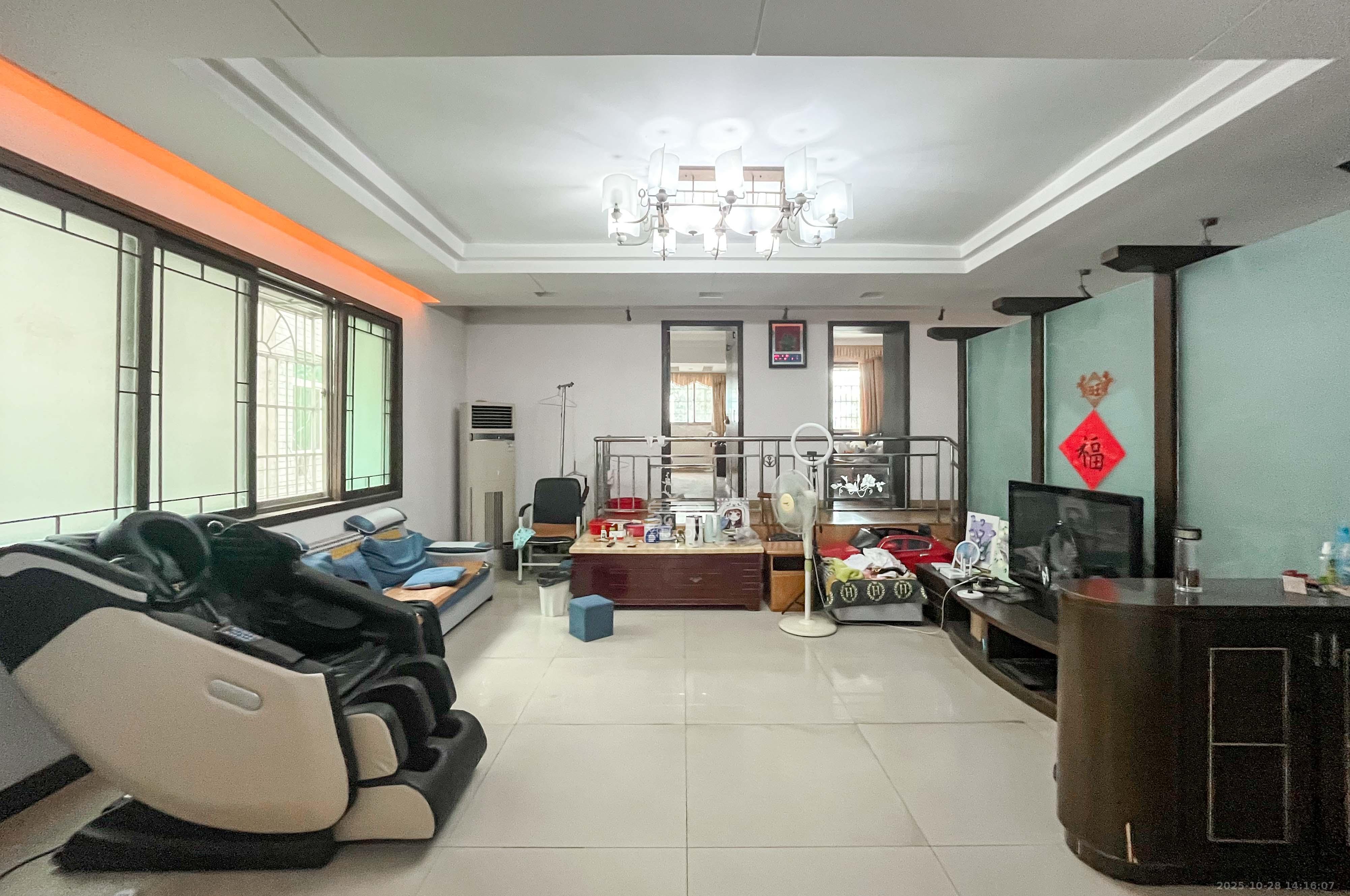 西韵公寓(西苑公寓) 3室2厅2卫 120.0万 西韵公寓(西苑公寓) 3室2厅2卫 120.0万客厅