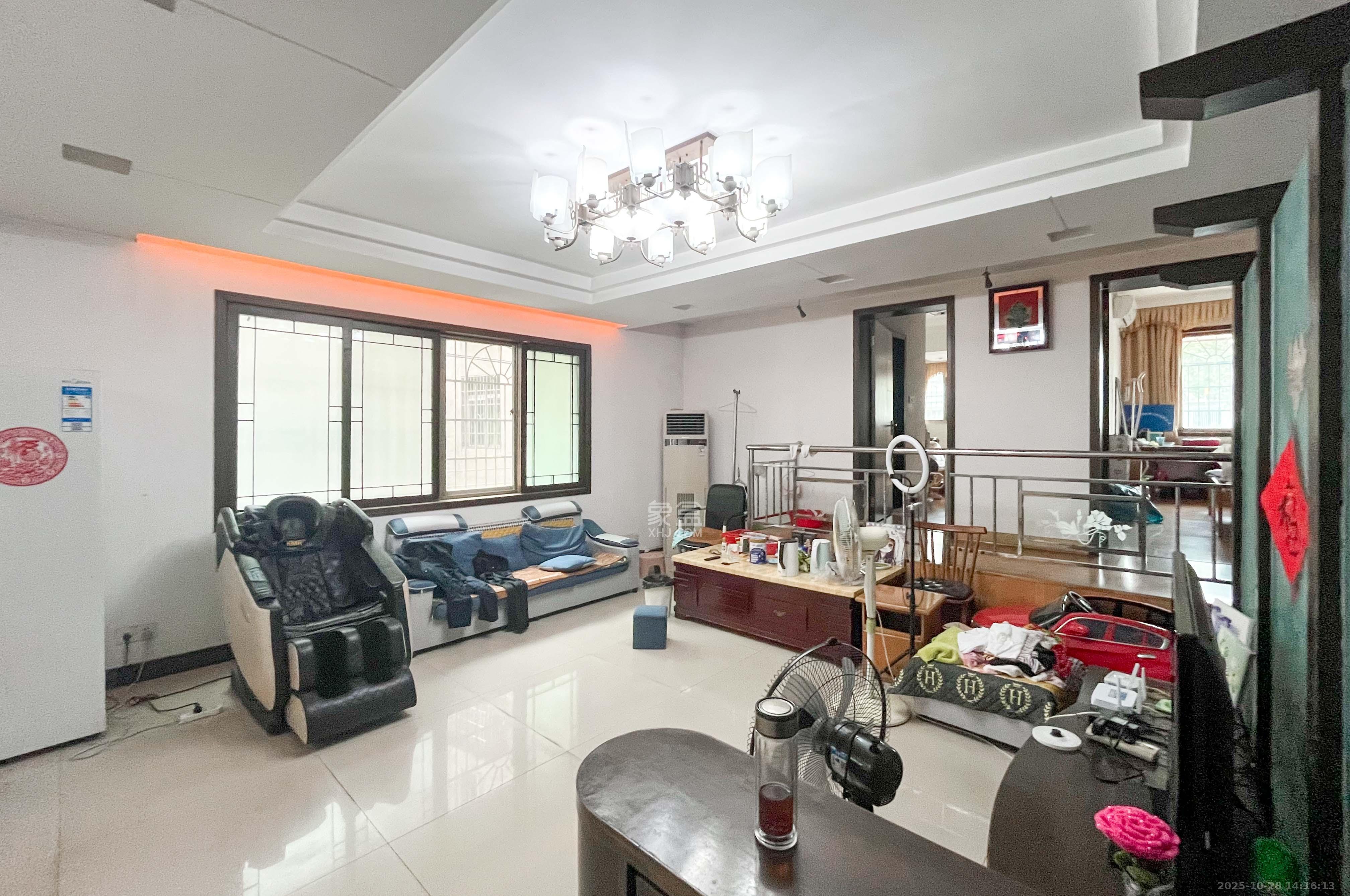 西韵公寓(西苑公寓) 3室2厅2卫 120.0万 西韵公寓(西苑公寓) 3室2厅2卫 120.0万客厅