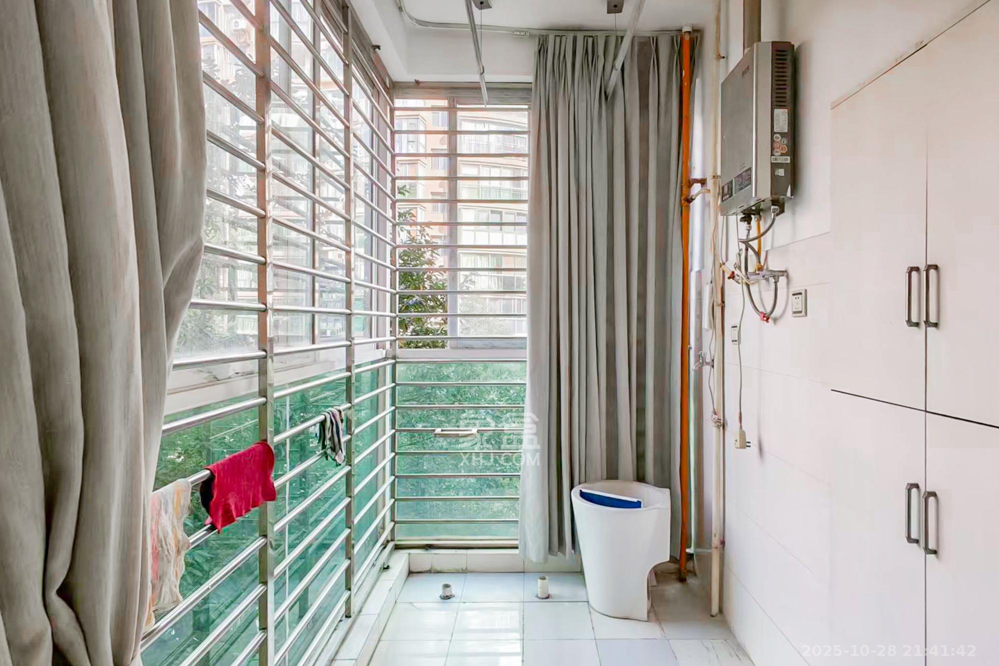 金色山庄  4室2厅2卫    142.0万 金色山庄  4室2厅2卫    142.0万阳台