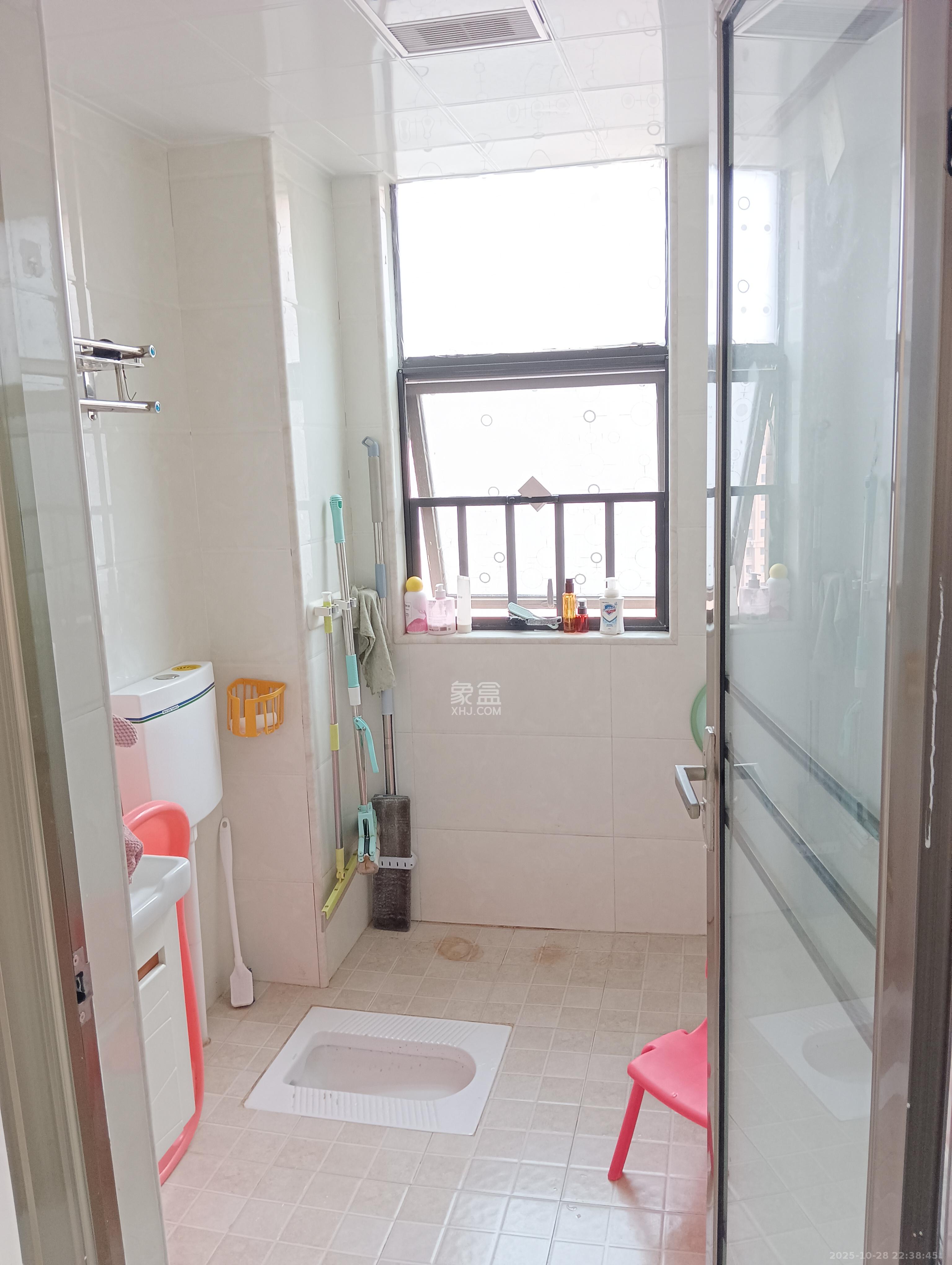 润和又一城  3室2厅1卫    1800.0元/月室内图