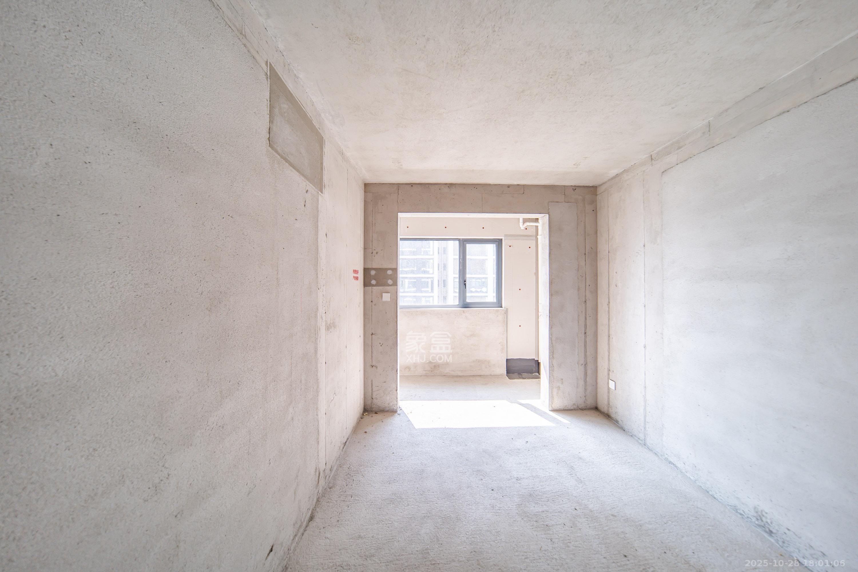 中建钰山湖  4室2厅2卫    210.0万卧室