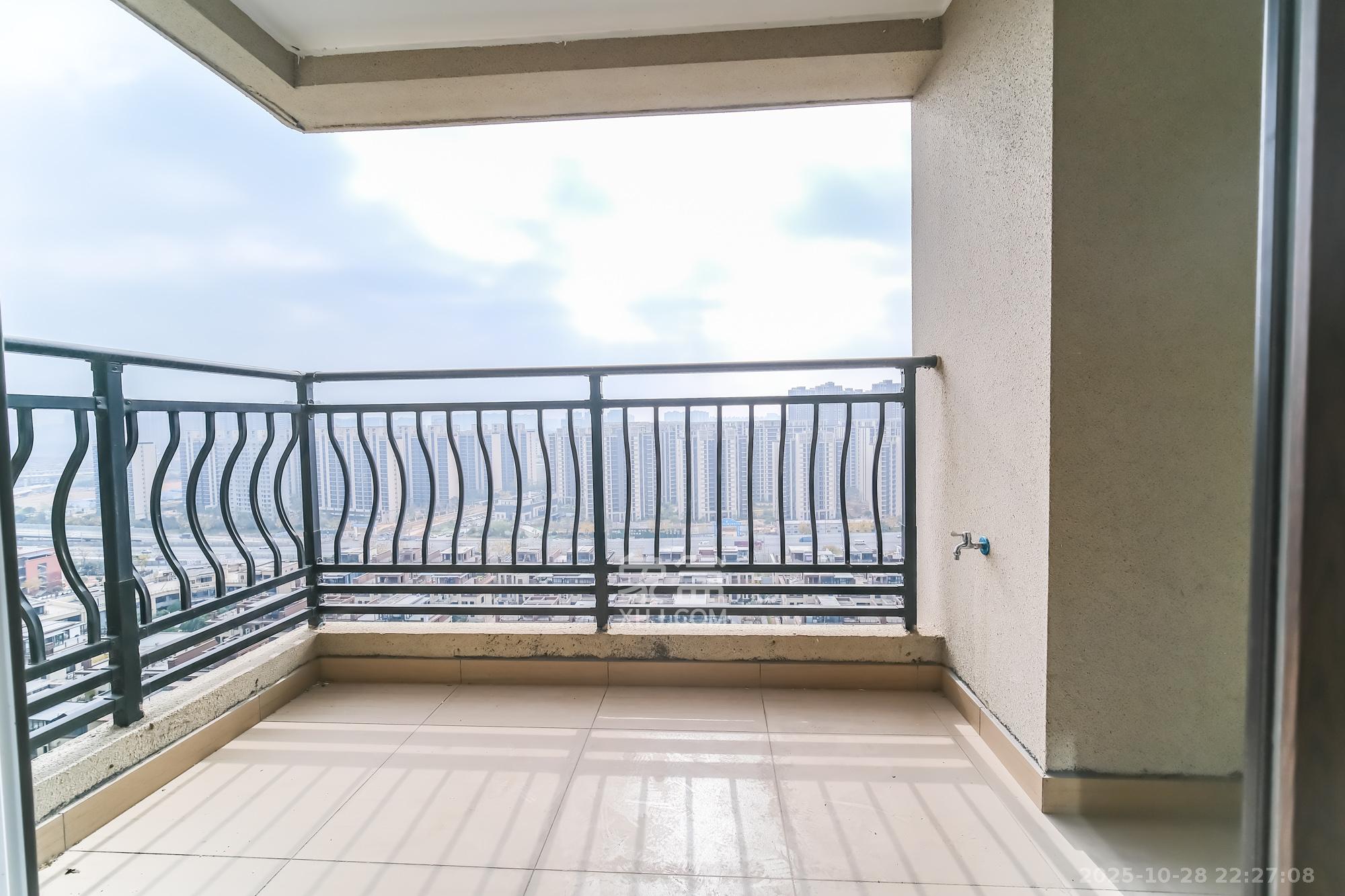 碧桂园翘楚棠 3室2厅2卫 88.68万 碧桂园翘楚棠 3室2厅2卫 88.68万阳台