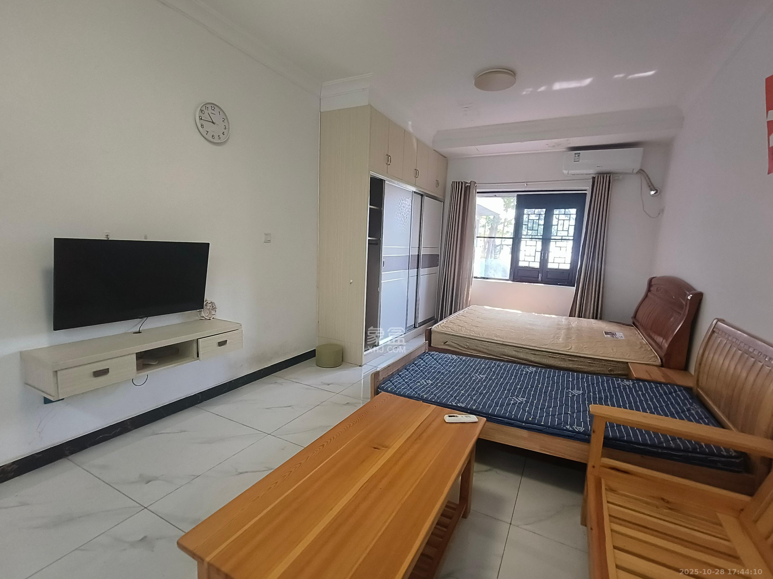 东文庙坪  1室1厅0卫    1300.0元/月室内图