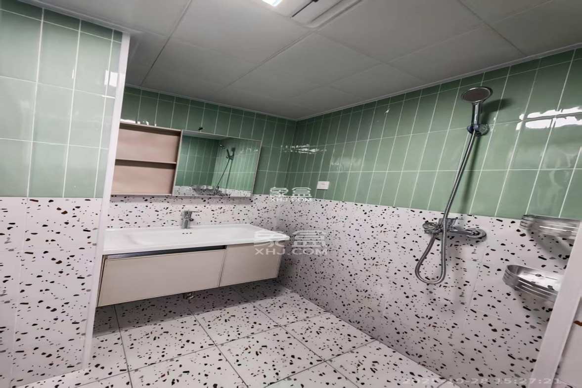 极目楚天 1室2厅1卫 1300.0元/月 极目楚天 1室2厅1卫 1300.0元/月室内图