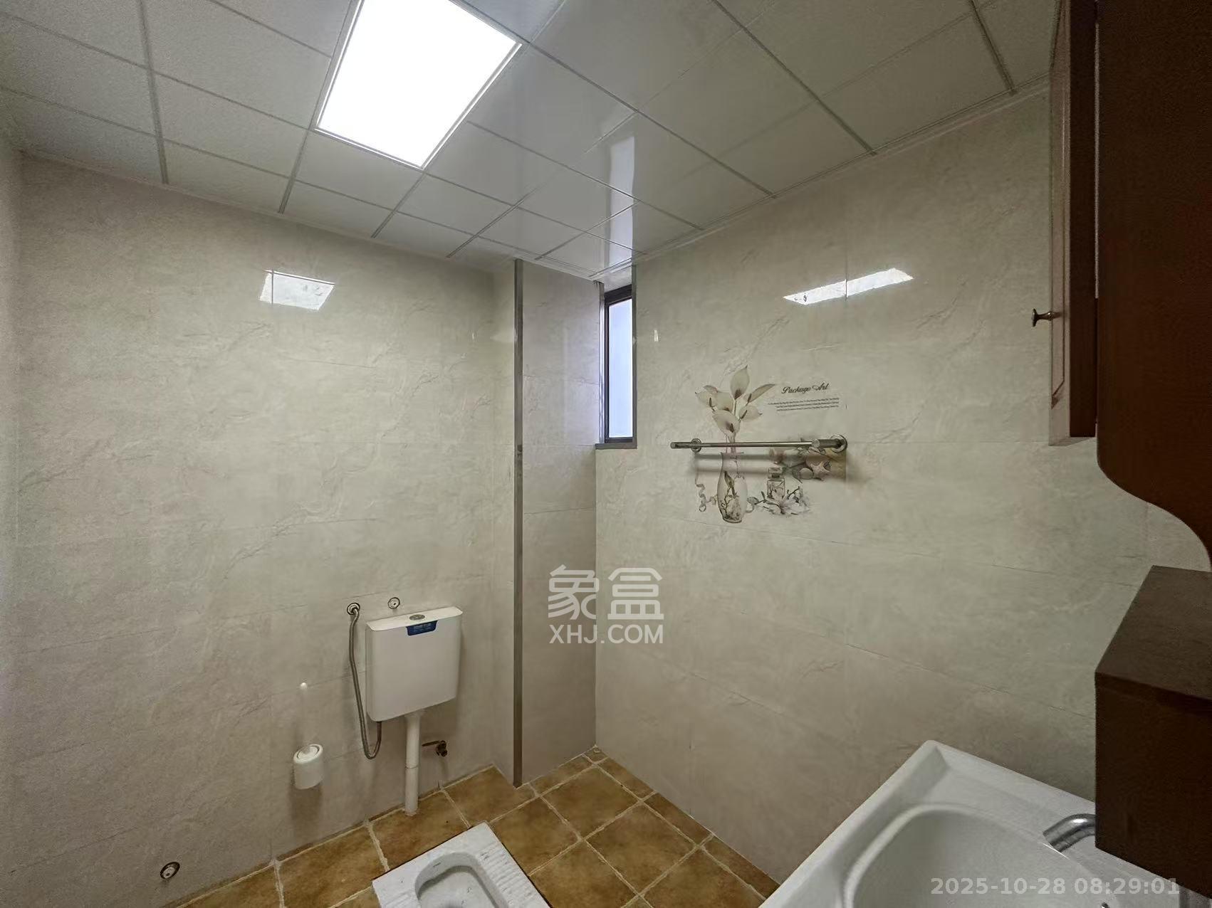 东岸梅园小区  3室2厅2卫    2300.0元/月室内图