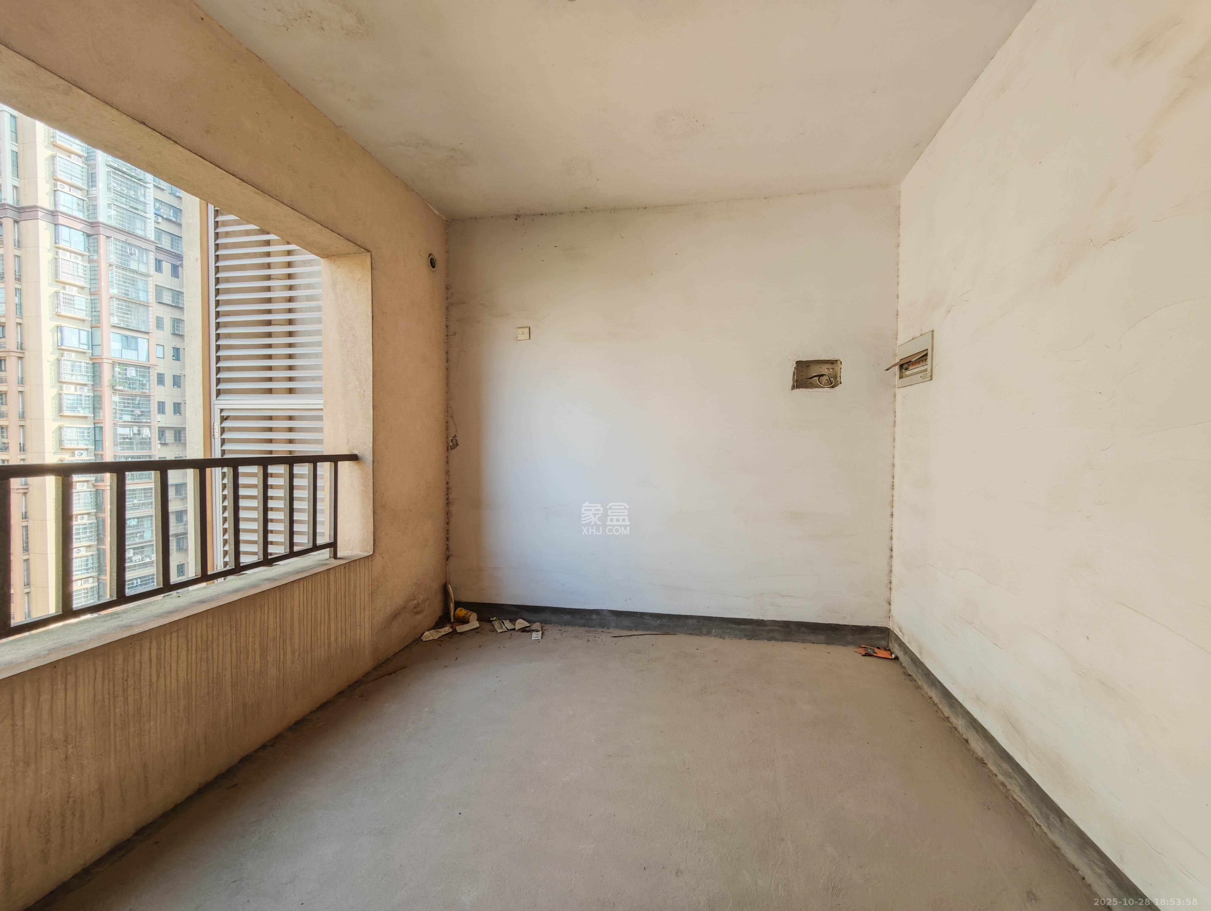 托斯卡纳洋房高层  5室2厅2卫    208.0万 托斯卡纳洋房高层  5室2厅2卫    208.0万其他