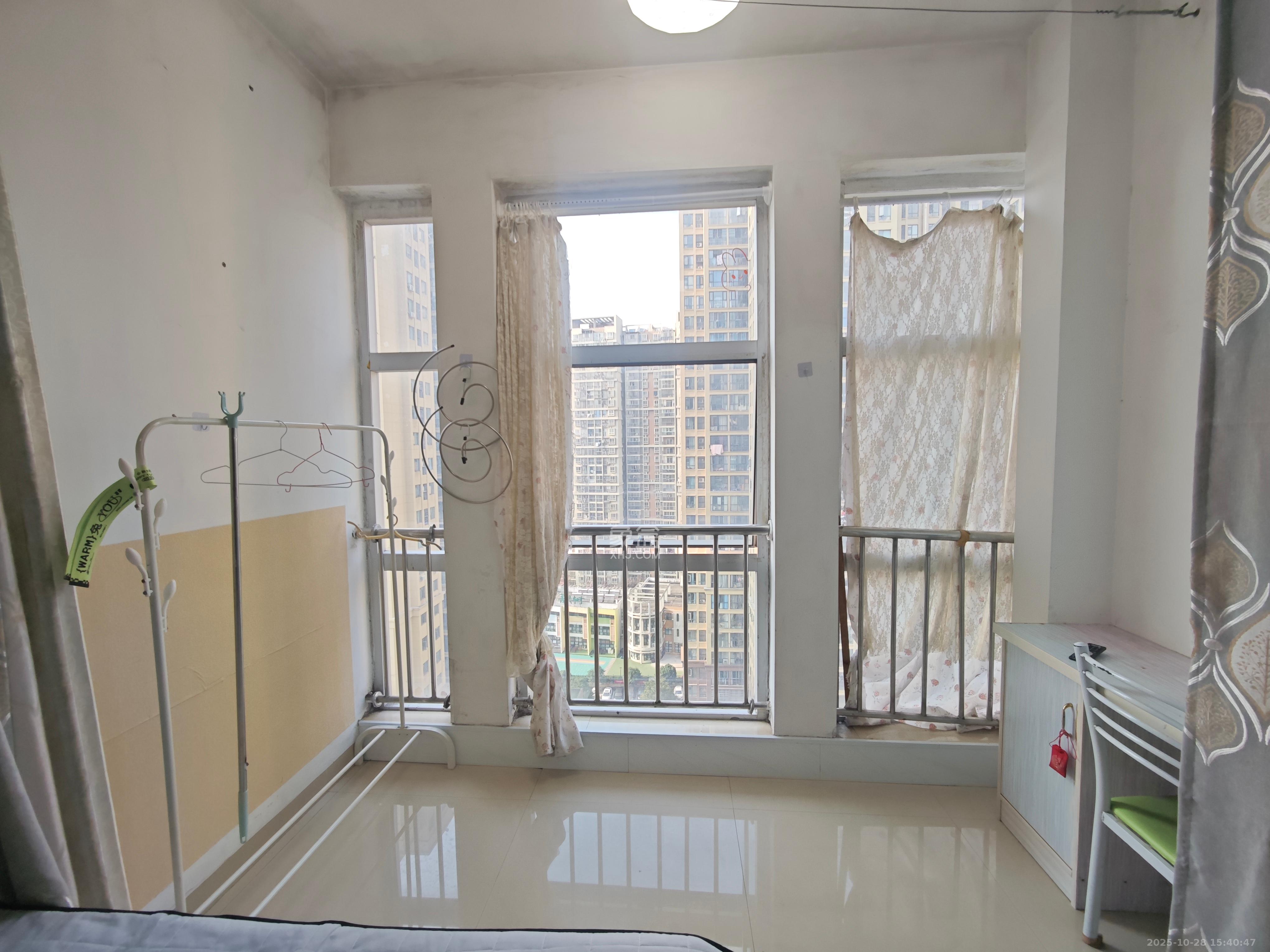 恒泰广场  1室1厅1卫    1450.0元/月 恒泰广场  1室1厅1卫    1450.0元/月室内图