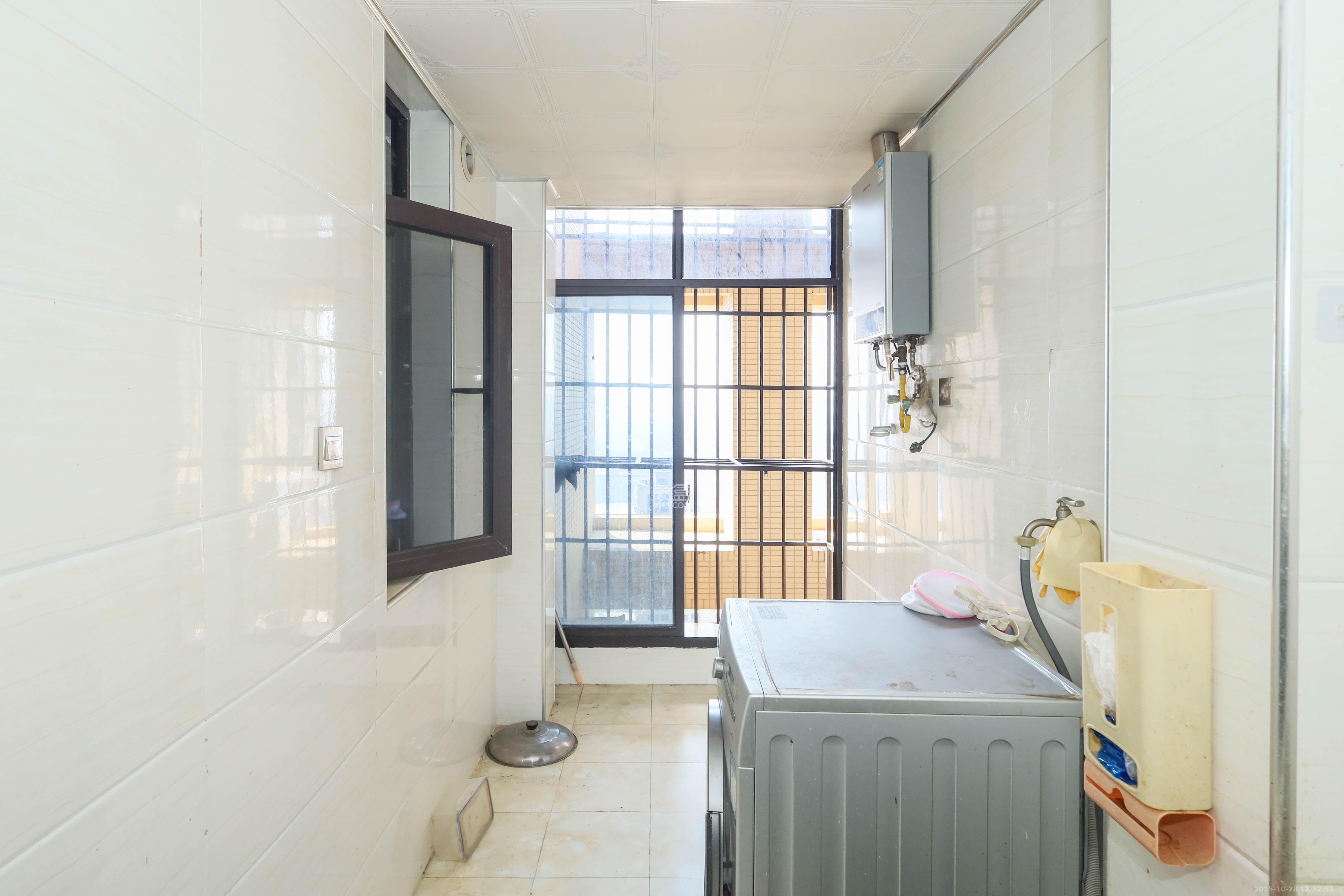 保利麓谷林语F区  3室2厅1卫    106.0万 保利麓谷林语F区  3室2厅1卫    106.0万厨房