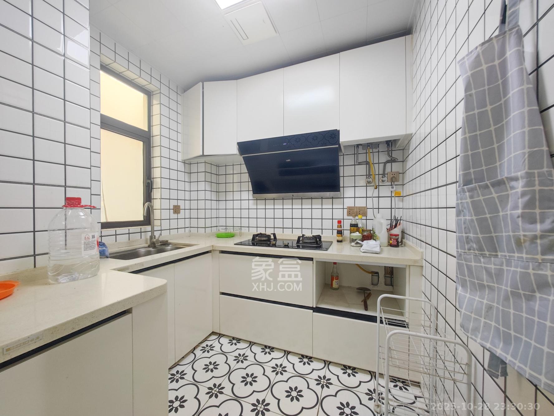 卓越蔚蓝城邦  2室1厅1卫    65.0万厨房