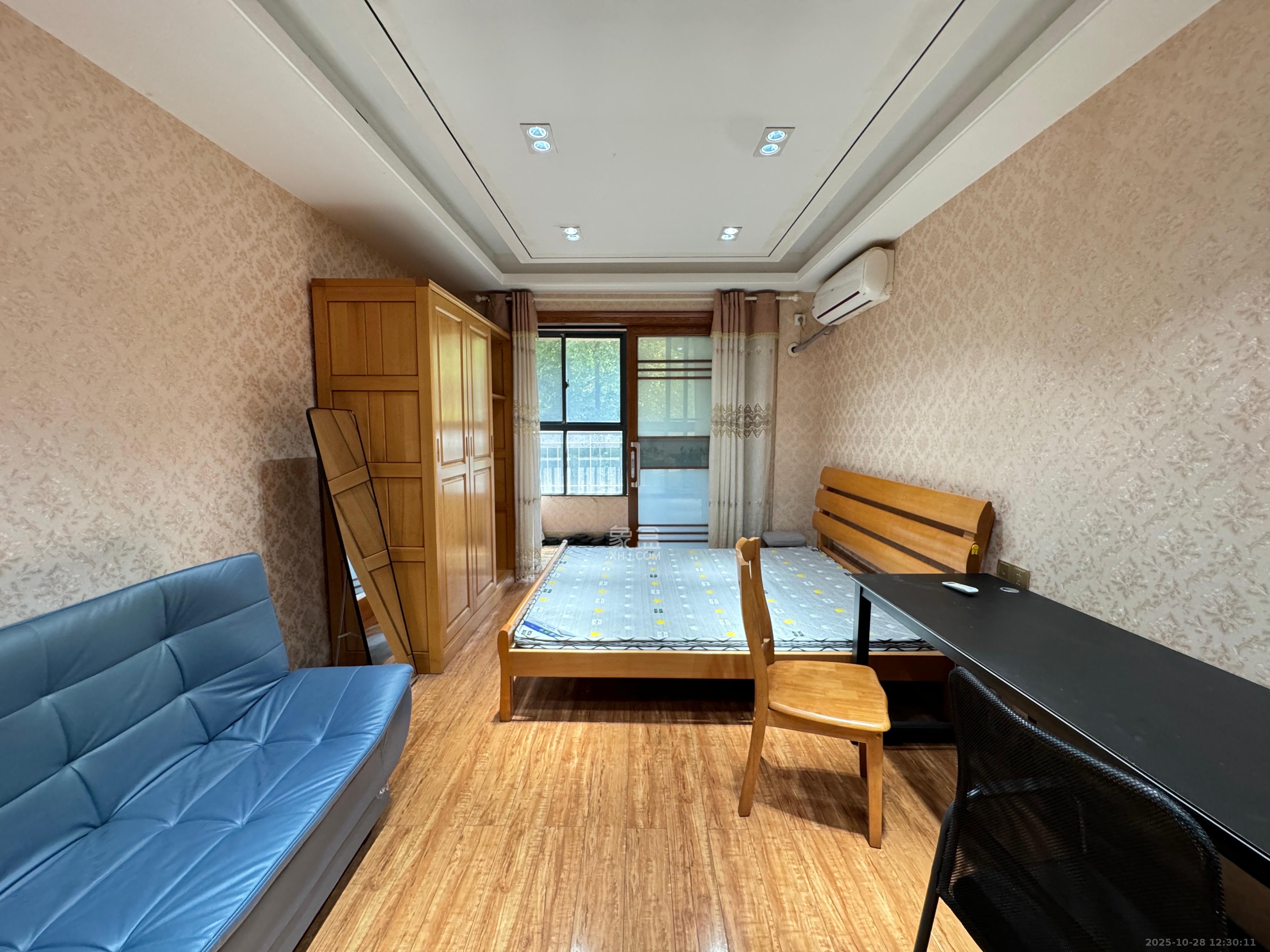 保利麓谷林语I区  1室1厅1卫    1300.0元/月