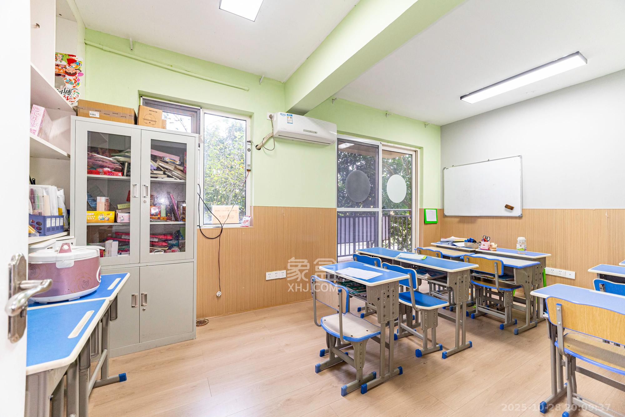 保利香槟国际 3室2厅2卫 80.0万 保利香槟国际 3室2厅2卫 80.0万卧室