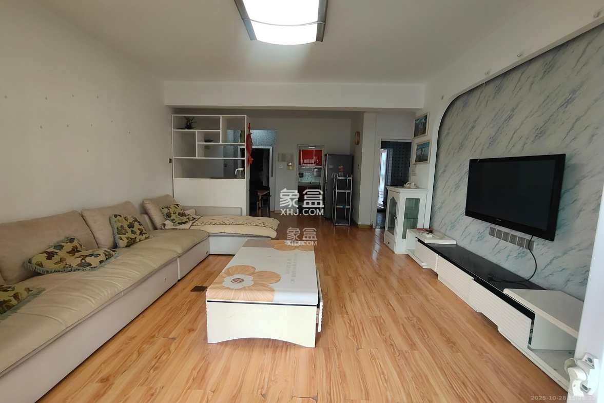 江临天下  2室2厅1卫    1700.0元/月 江临天下  2室2厅1卫    1700.0元/月室内图