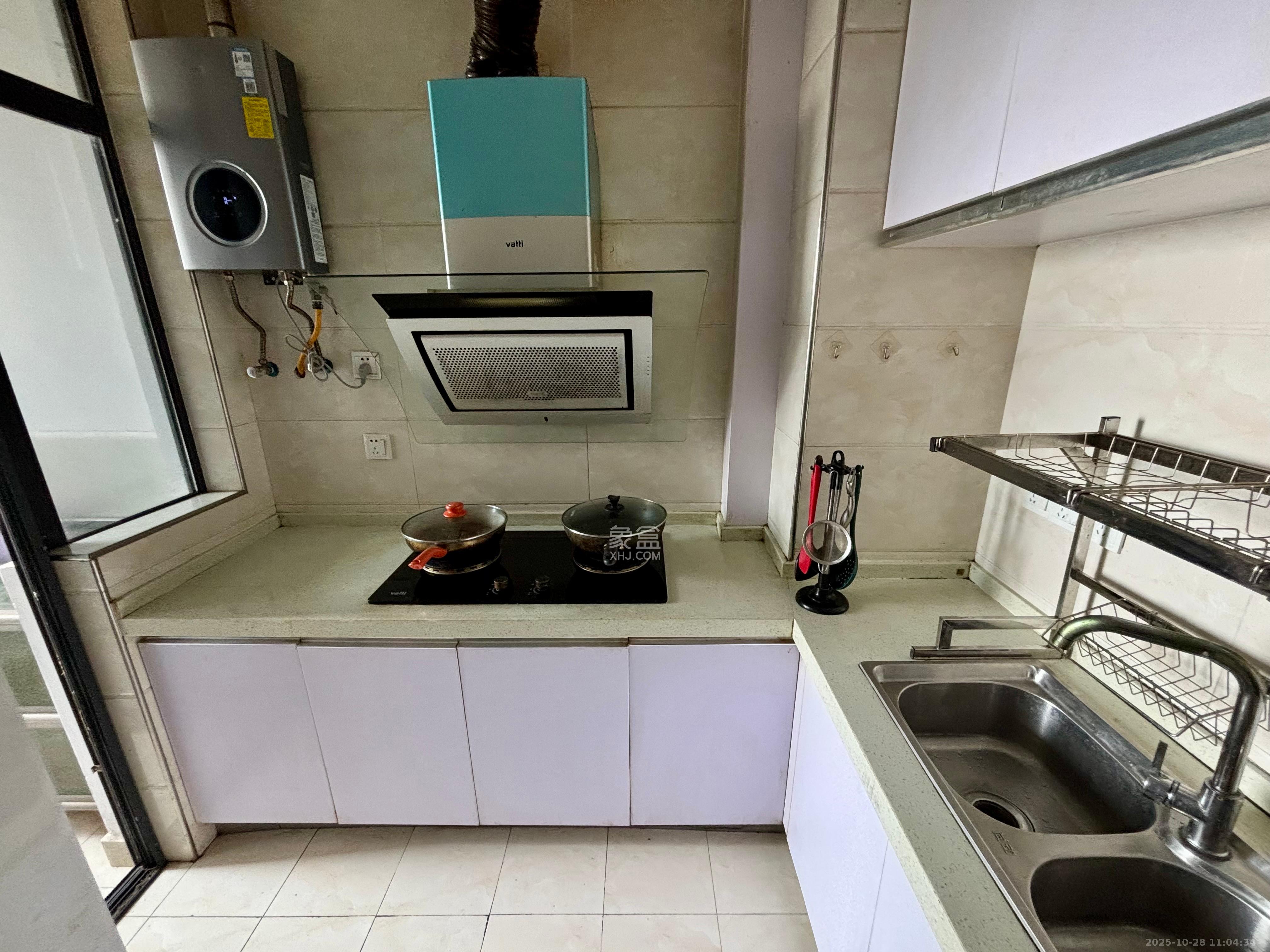 中央美郡  2室2厅1卫    2500.0元/月 中央美郡  2室2厅1卫    2500.0元/月室内图