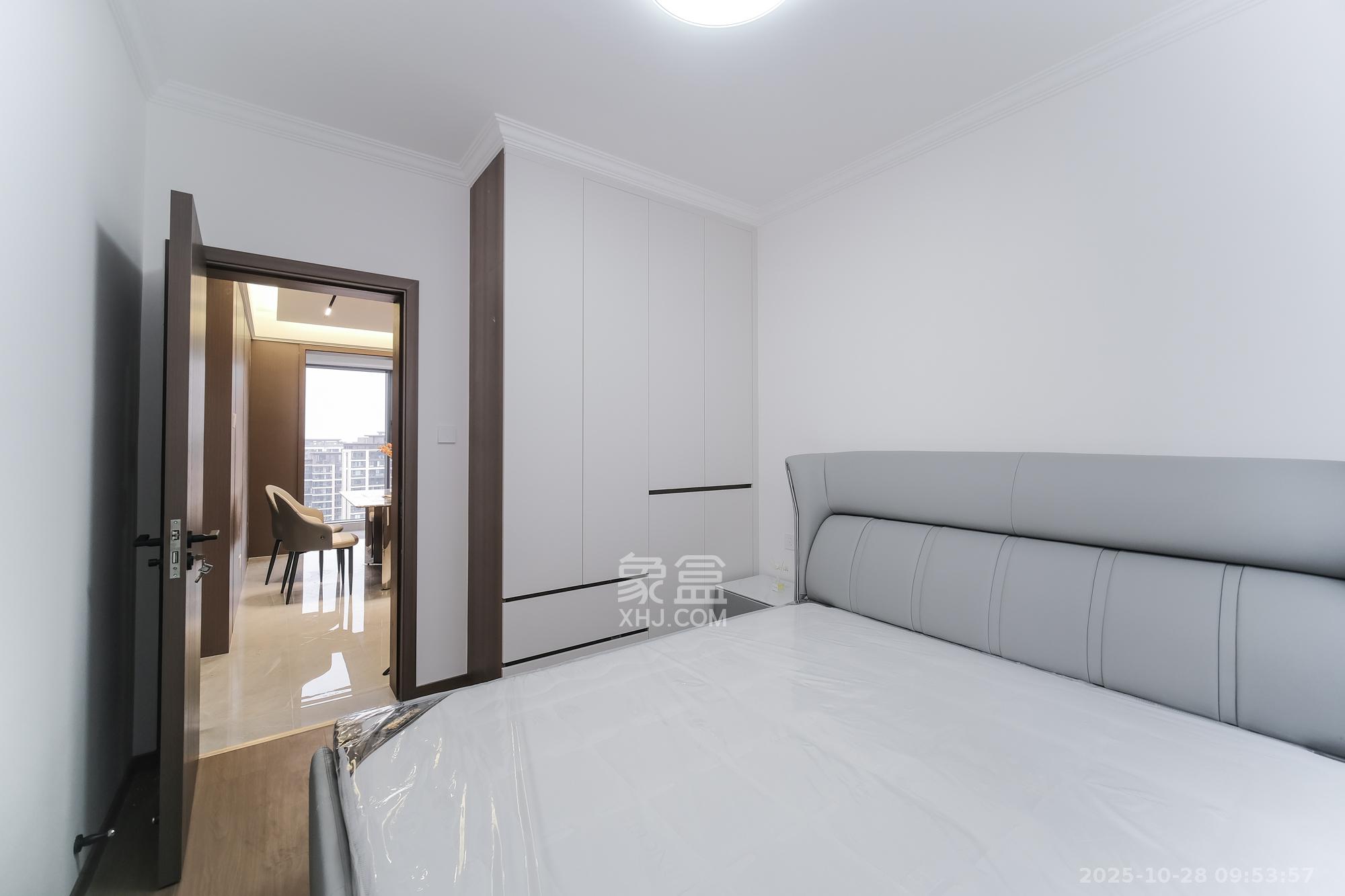 荣盛花语城 4室2厅2卫 99.0万 荣盛花语城 4室2厅2卫 99.0万卧室