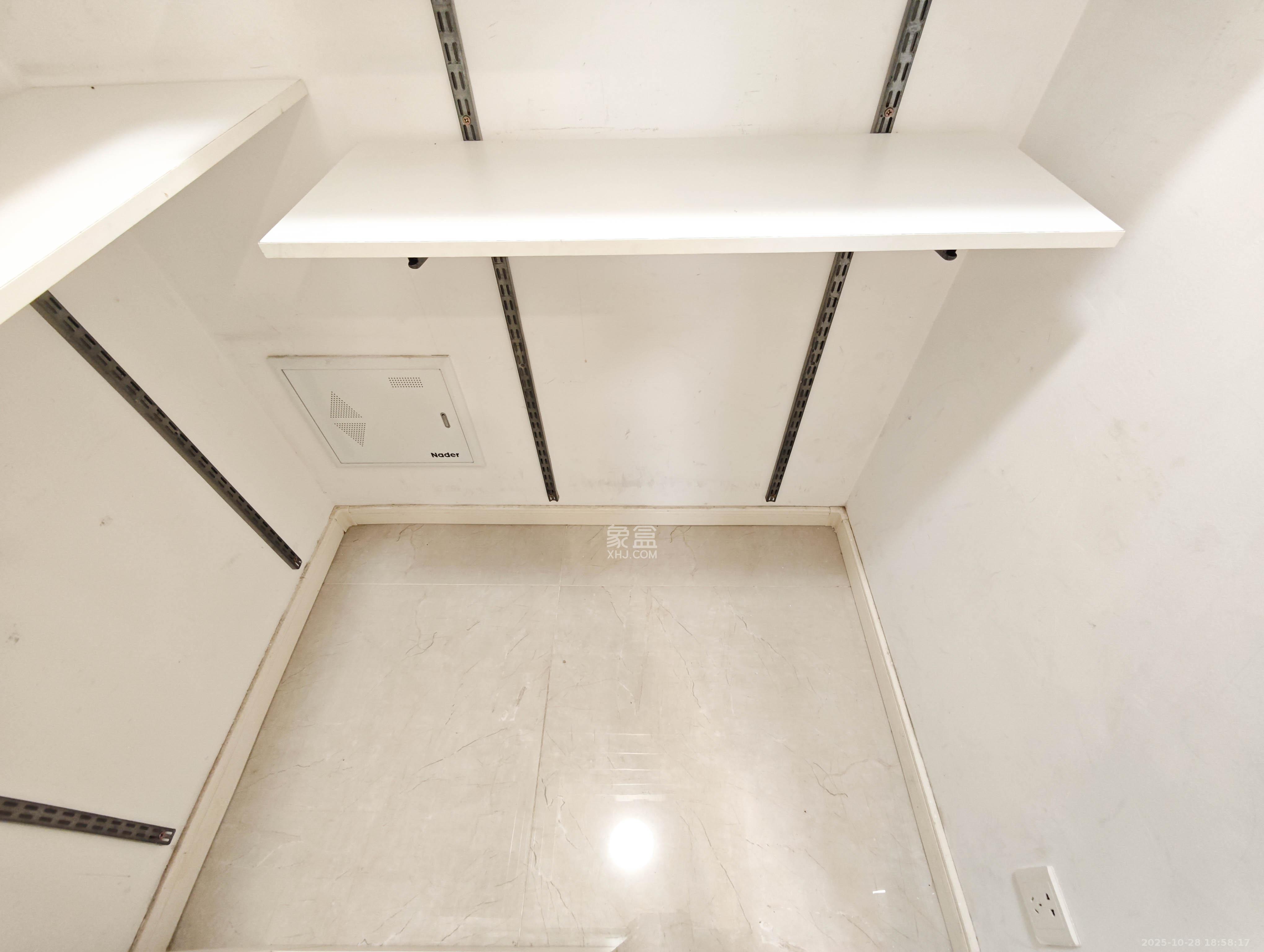 万科魅力之城观澜里  4室2厅1卫    205.0万其他