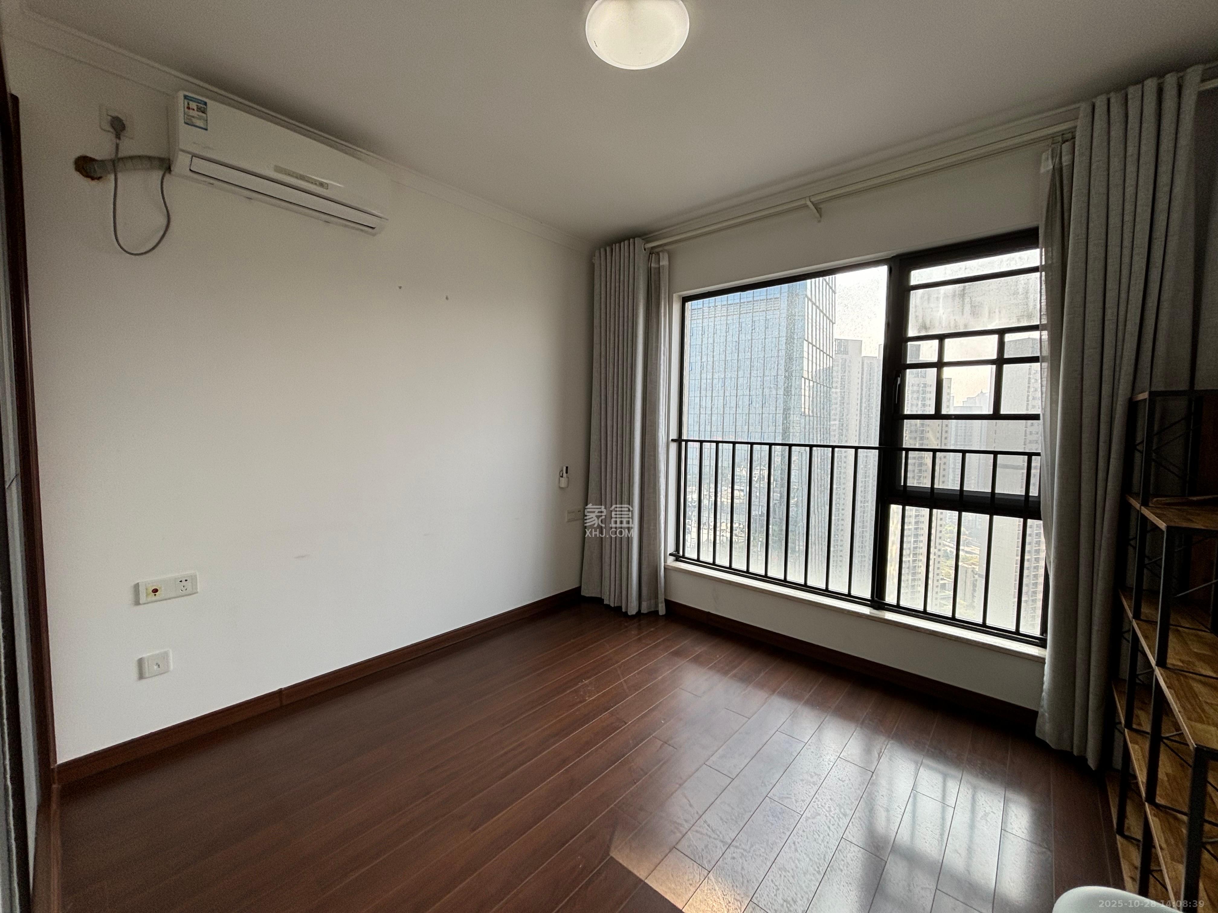 万科里金域滨江  3室2厅1卫    3600.0元/月室内图