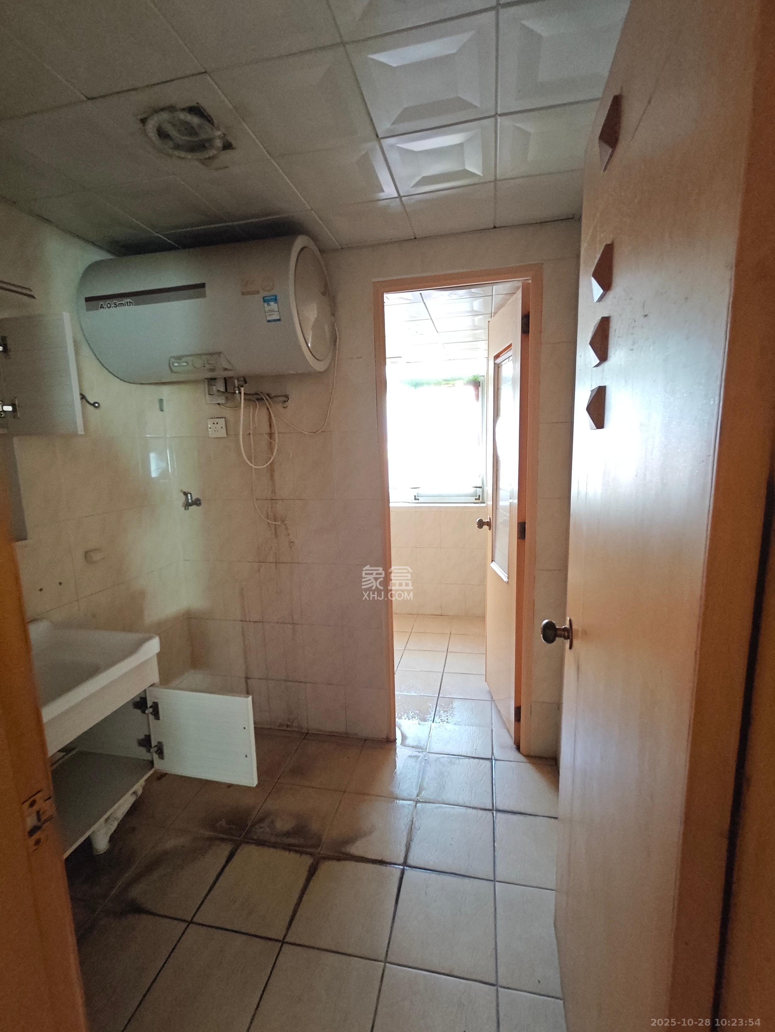 湘计花园 3室2厅1卫 2300.0元/月 湘计花园 3室2厅1卫 2300.0元/月室内图