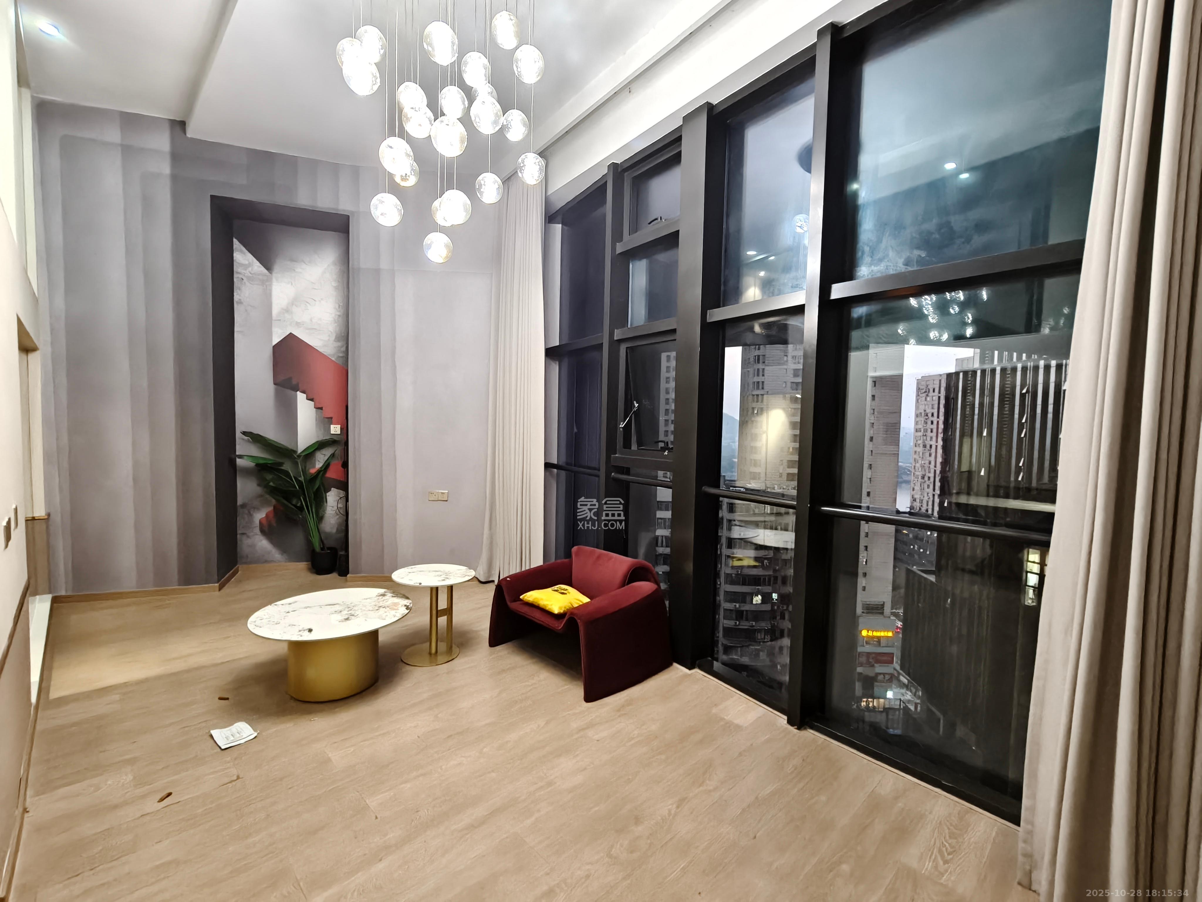 华远云玺公寓  4室2厅2卫    8500.0元/月室内图