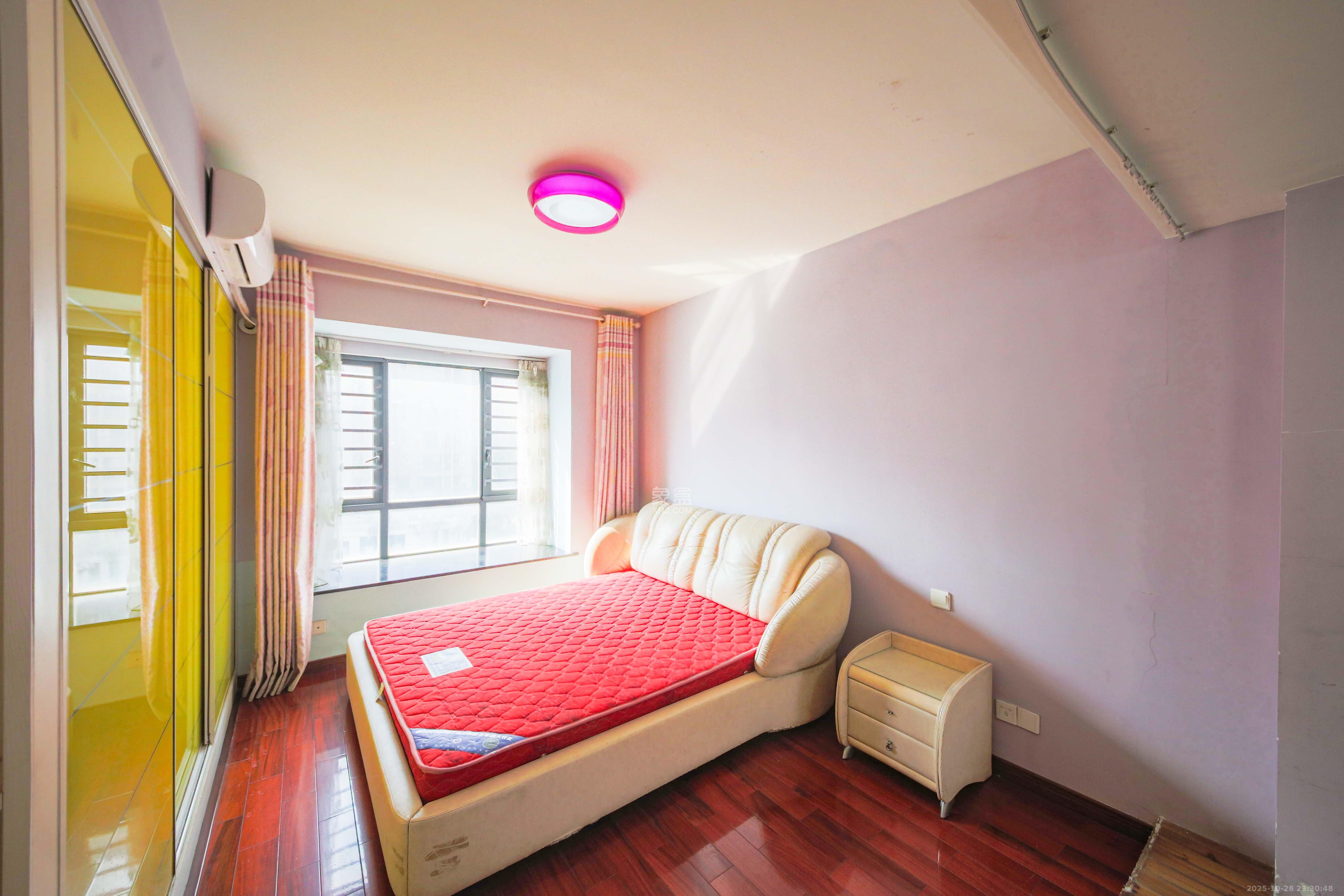 奥林匹克花园  3室2厅2卫    111.0万卧室