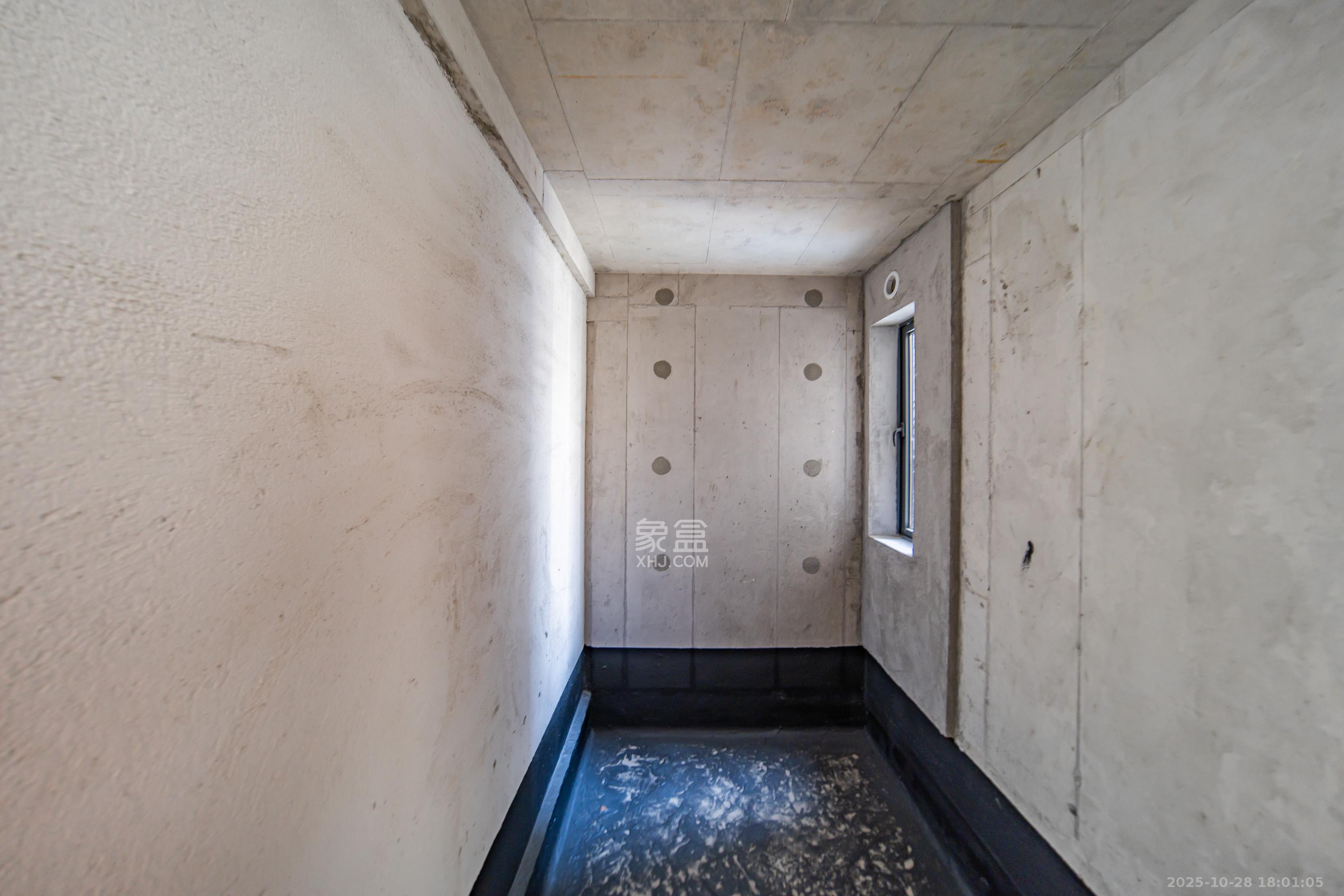 中建钰山湖  4室2厅2卫    210.0万卫生间