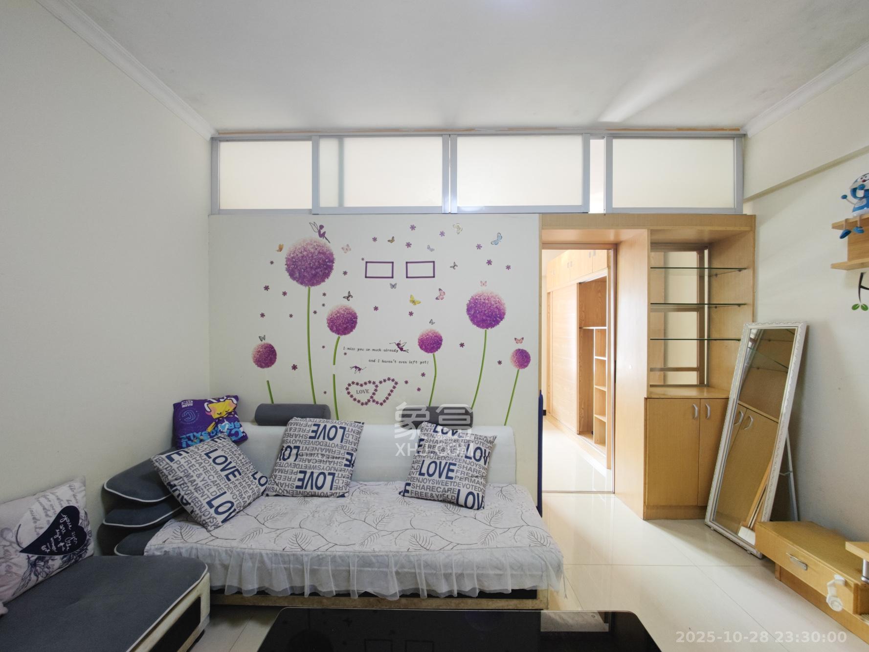 世纪桃花苑  1室1厅1卫    24.0万客厅