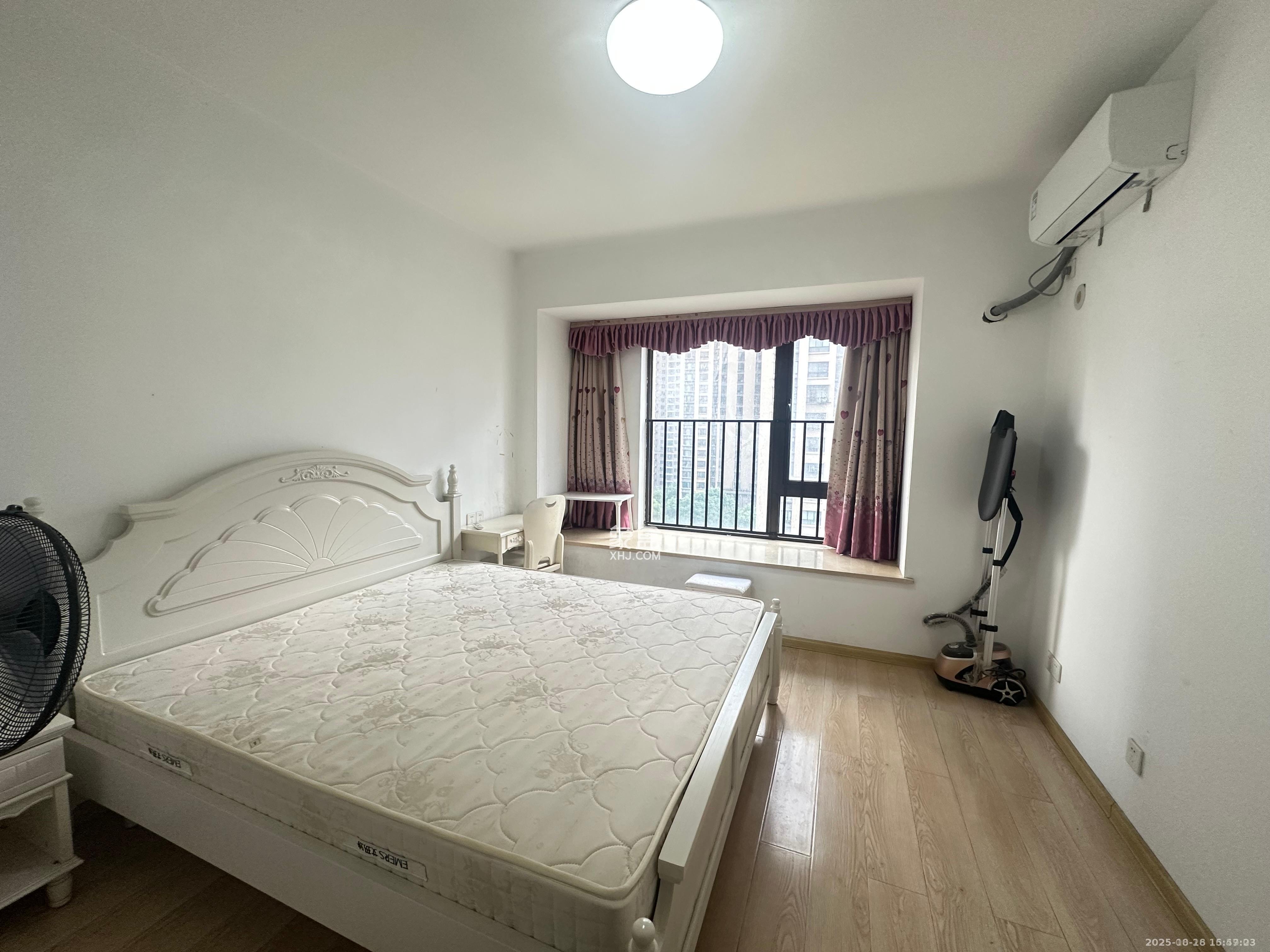 华润凤凰城三期  3室2厅1卫    2000.0元/月 华润凤凰城三期  3室2厅1卫    2000.0元/月室内图