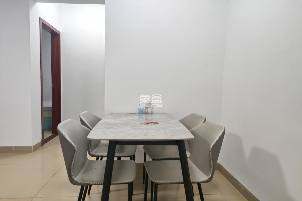 冠盛天泽园 2室2厅1卫 2400.0元/月 冠盛天泽园 2室2厅1卫 2400.0元/月室内图