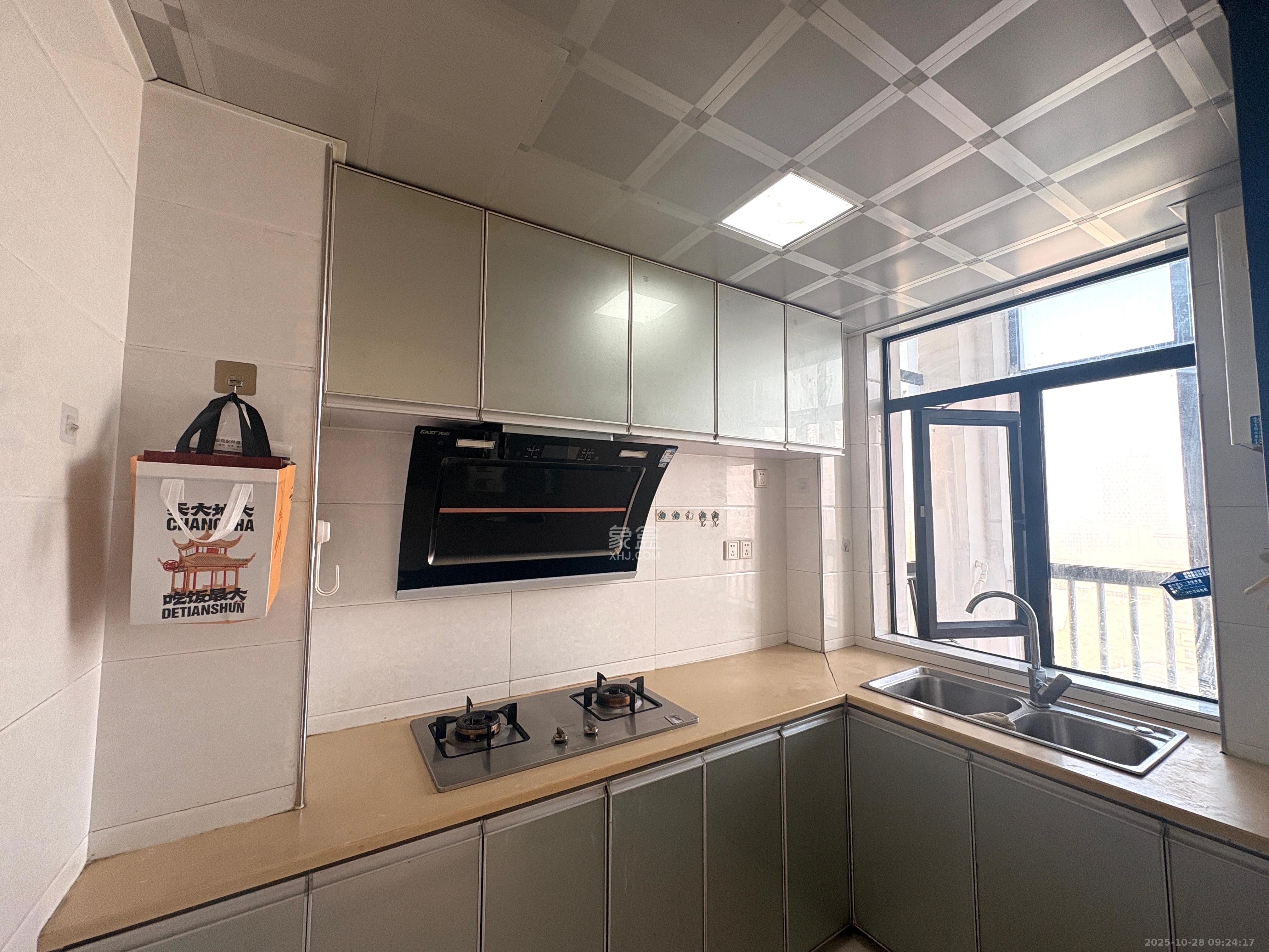 麓谷明珠  2室2厅1卫    2100.0元/月室内图