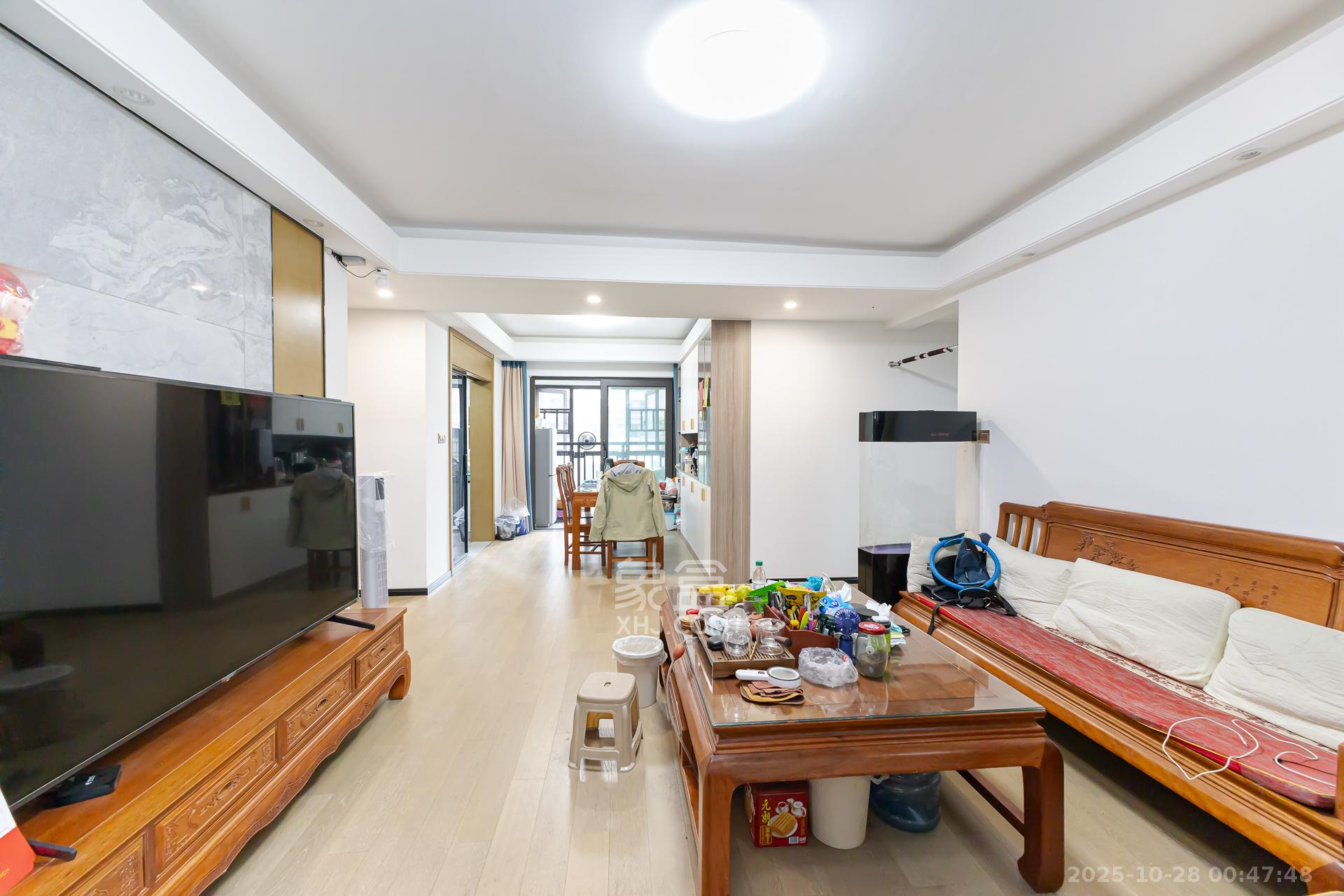 润和滨江府  4室2厅2卫    155.0万客厅