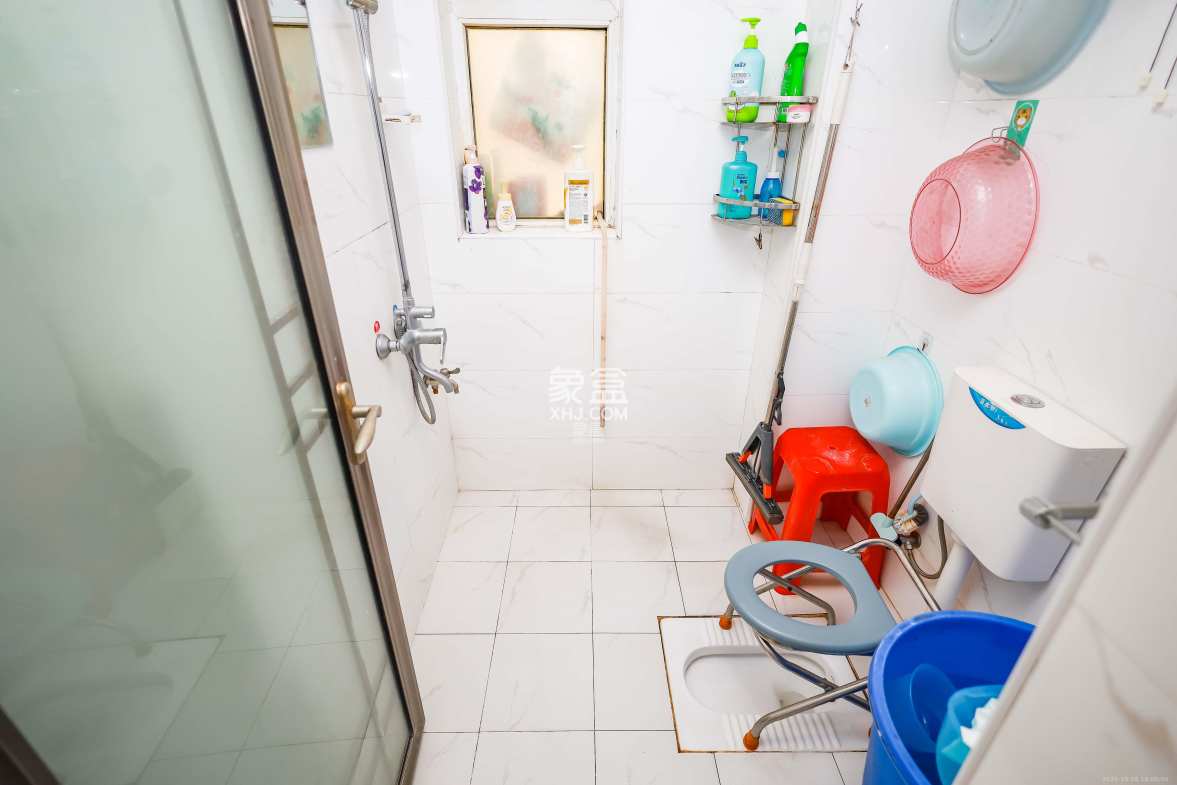 金科世界城  3室2厅2卫    68.0万 金科世界城  3室2厅2卫    68.0万卫生间