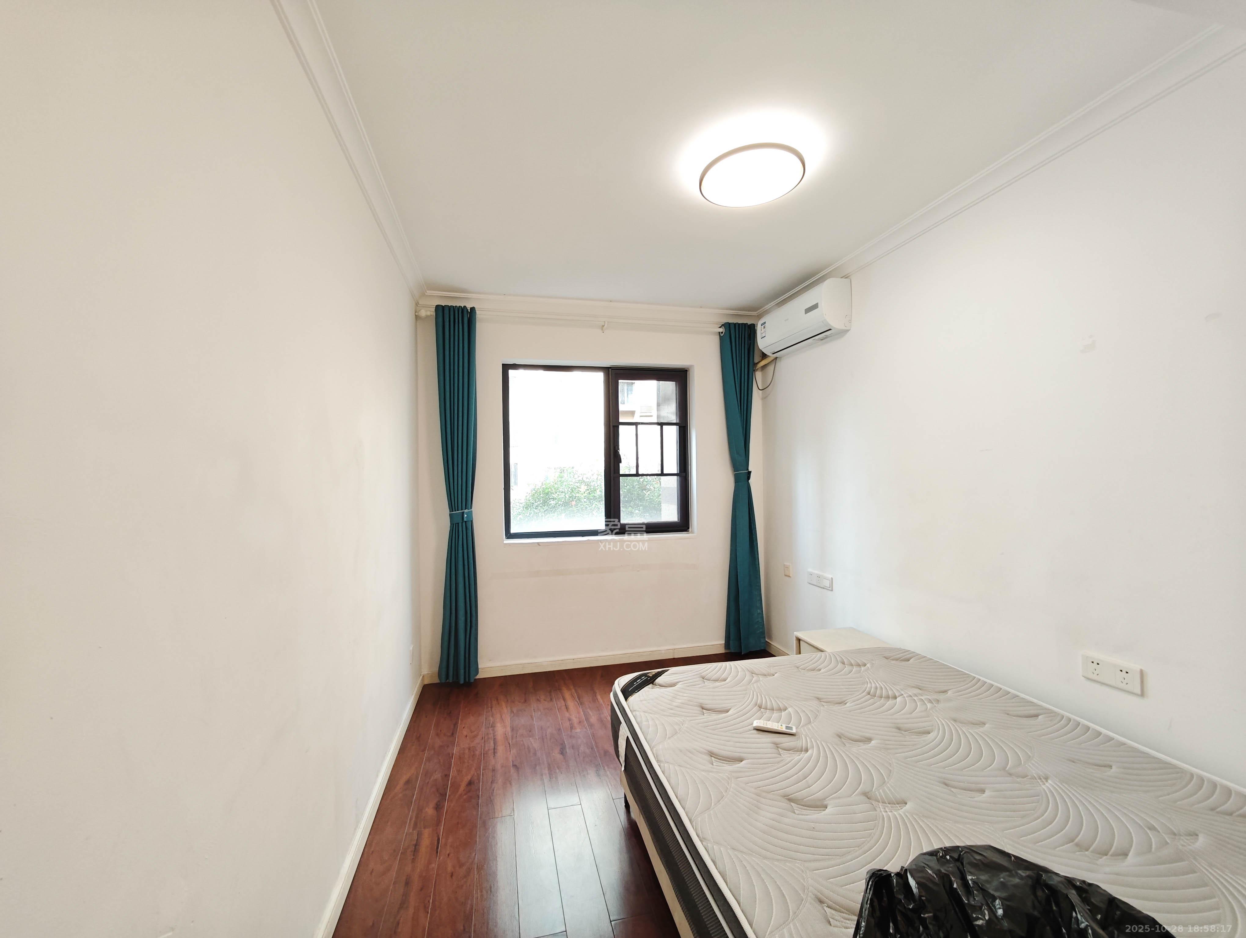 万科魅力之城观澜里  4室2厅1卫    205.0万卧室