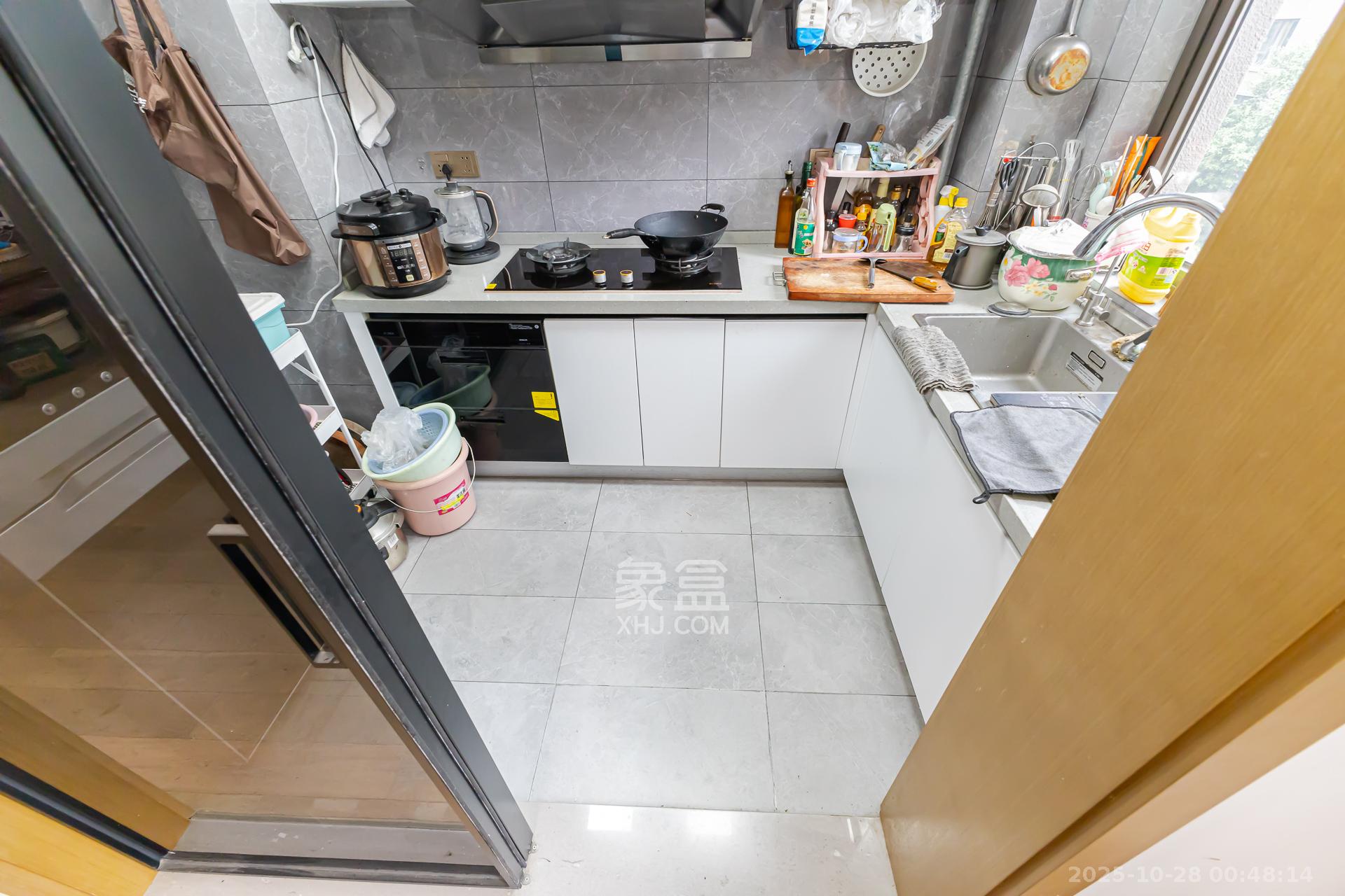 润和滨江府  4室2厅2卫    155.0万厨房