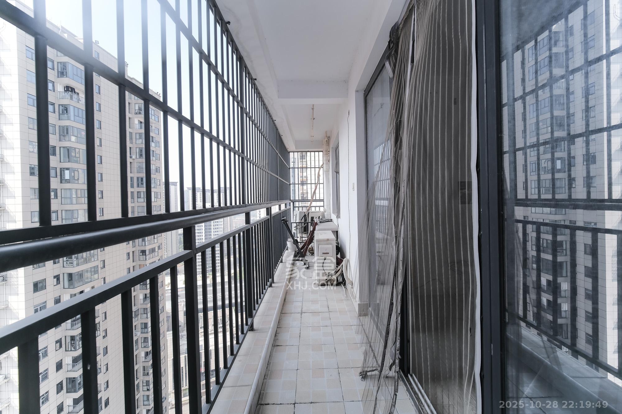 和悦城(蟠龙景苑)  3室2厅2卫    56.8万阳台