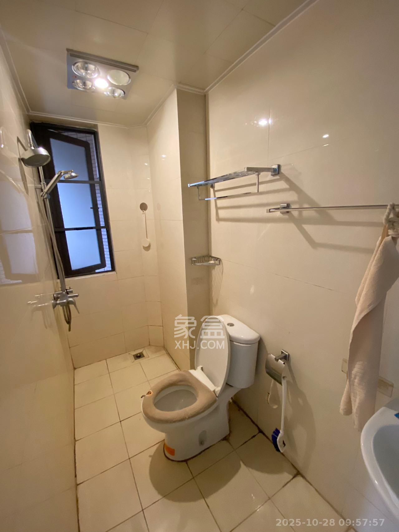 藏珑湖上国际花园  1室1厅1卫    2000.0元/月室内图