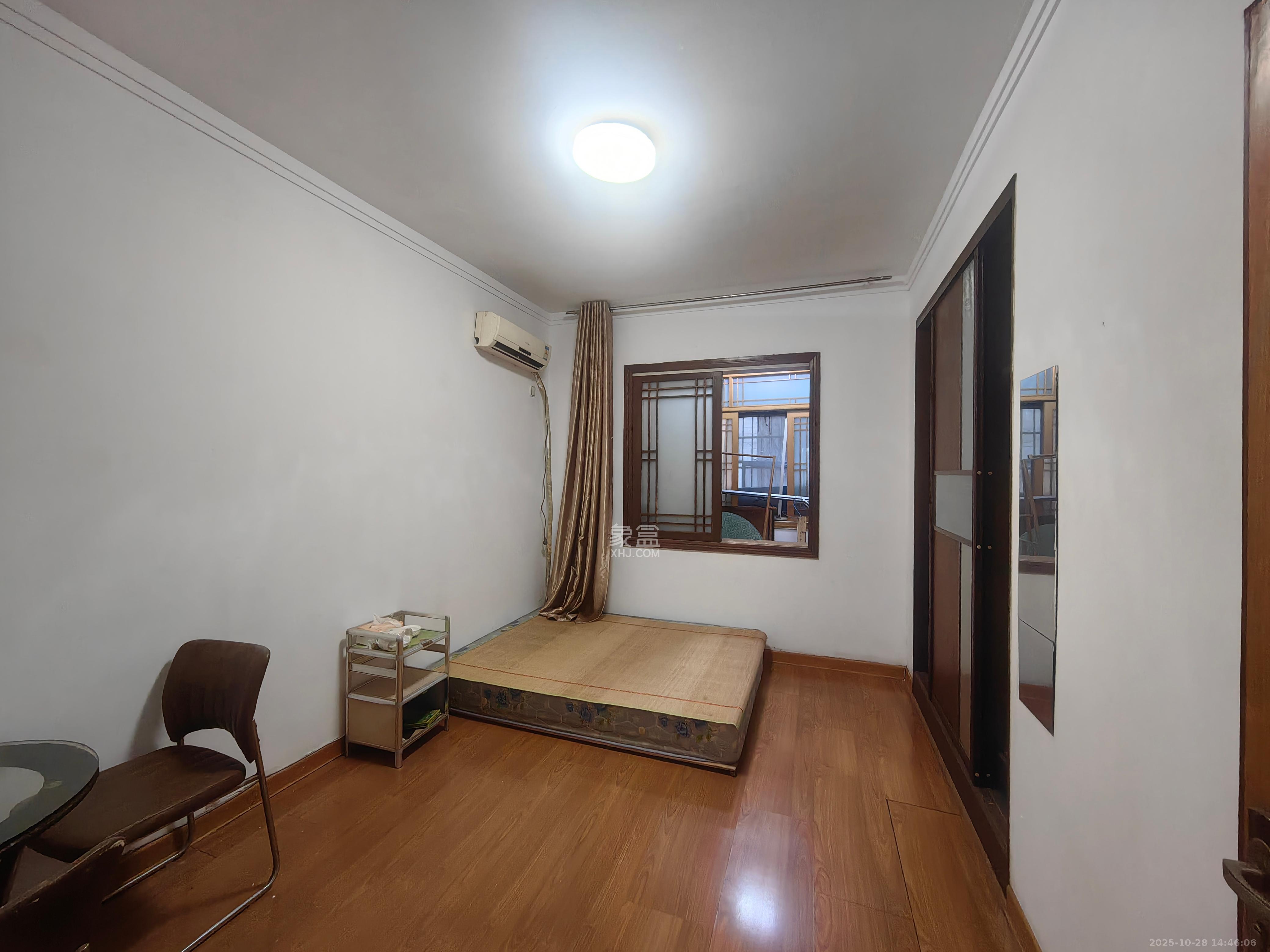 教育电视台宿舍  3室1厅1卫    1900.0元/月室内图