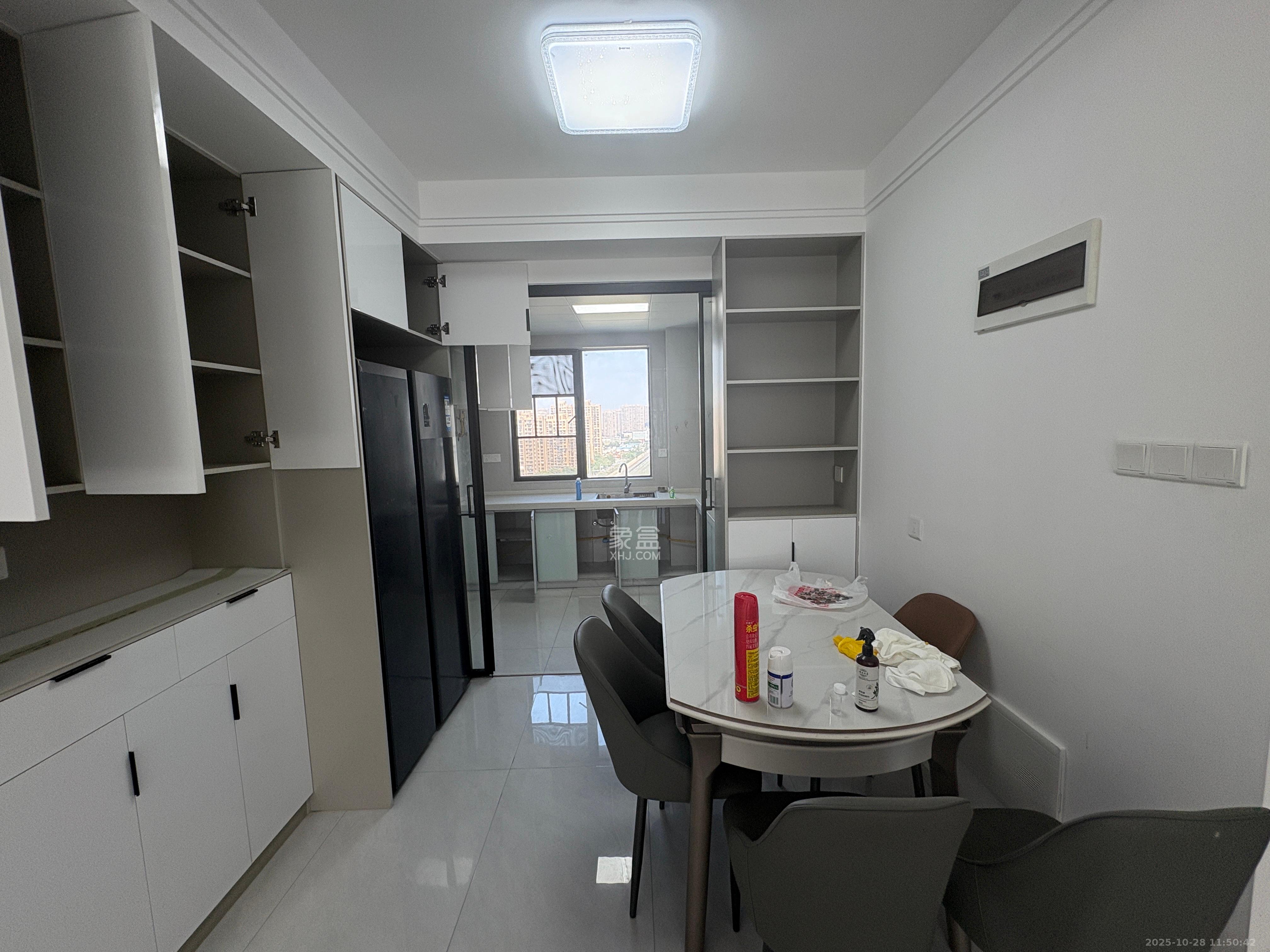 旭日嘉苑  3室2厅1卫    3200.0元/月 旭日嘉苑  3室2厅1卫    3200.0元/月室内图