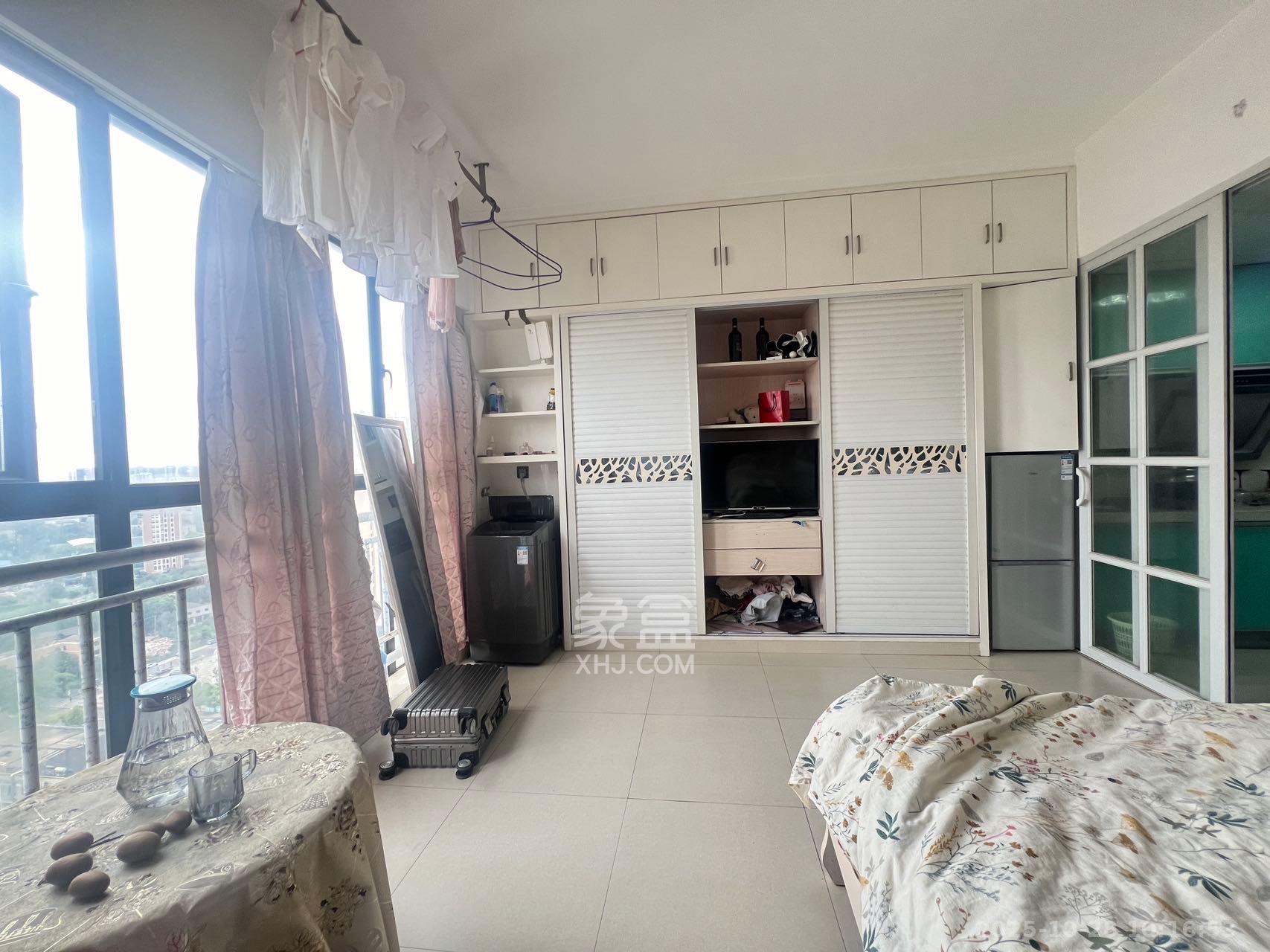 麓谷明珠  1室1厅1卫    1300.0元/月室内图