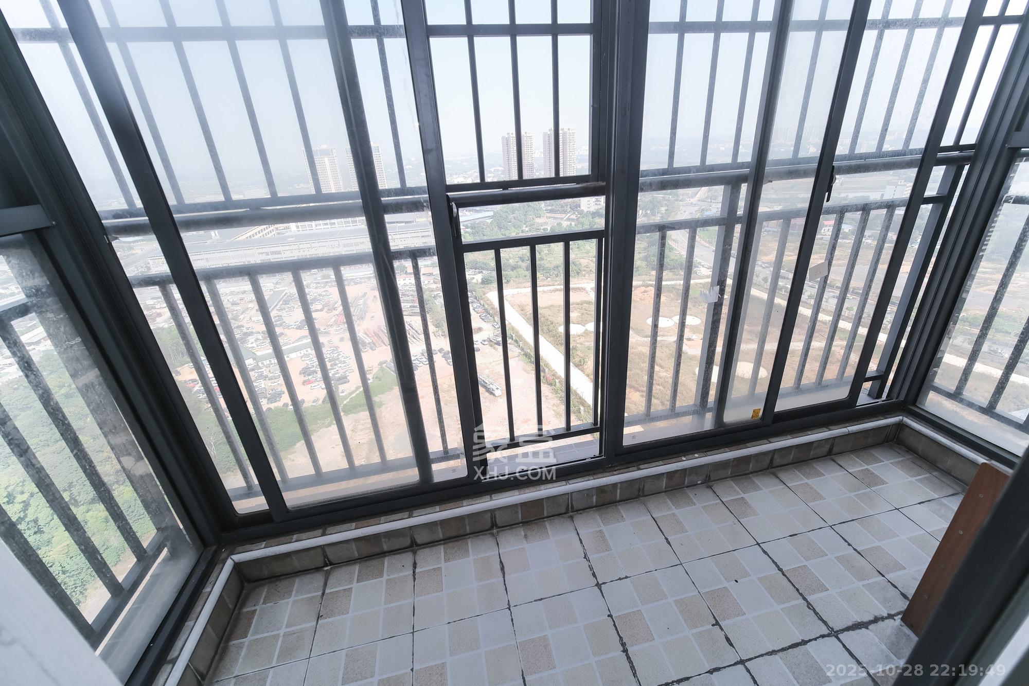 和悦城(蟠龙景苑)  3室2厅2卫    56.8万阳台