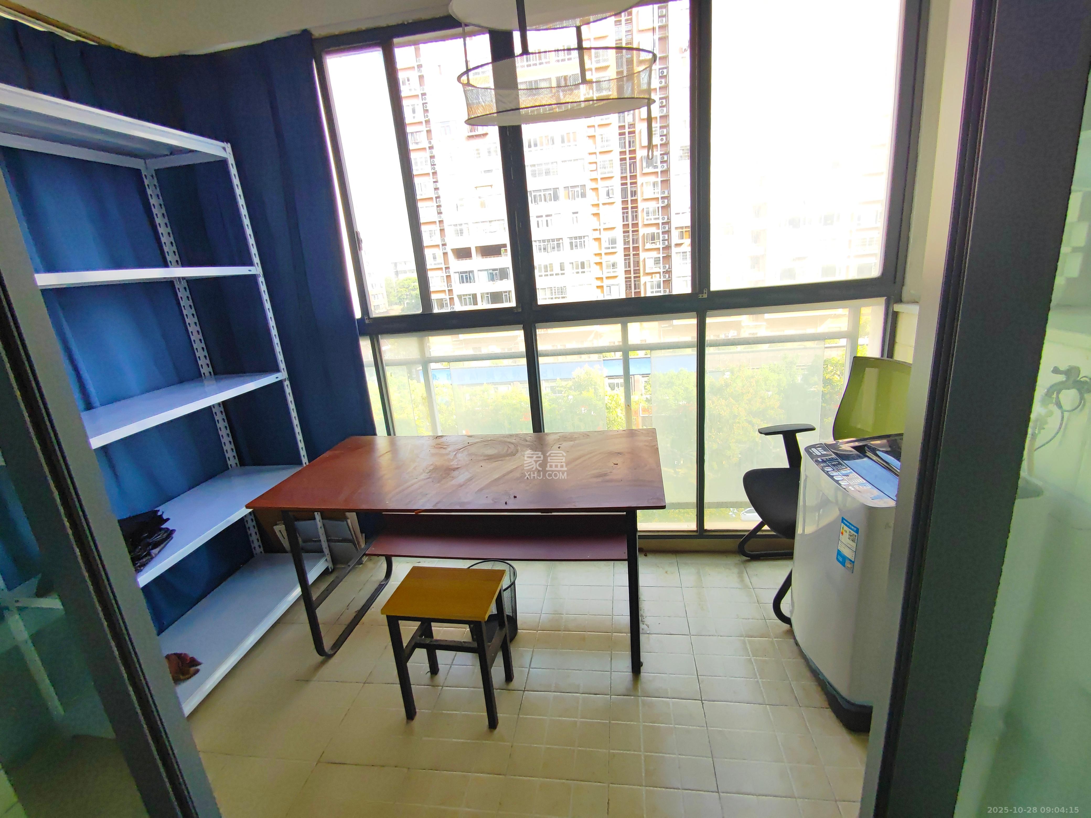 巢之恋  1室1厅1卫    1400.0元/月室内图