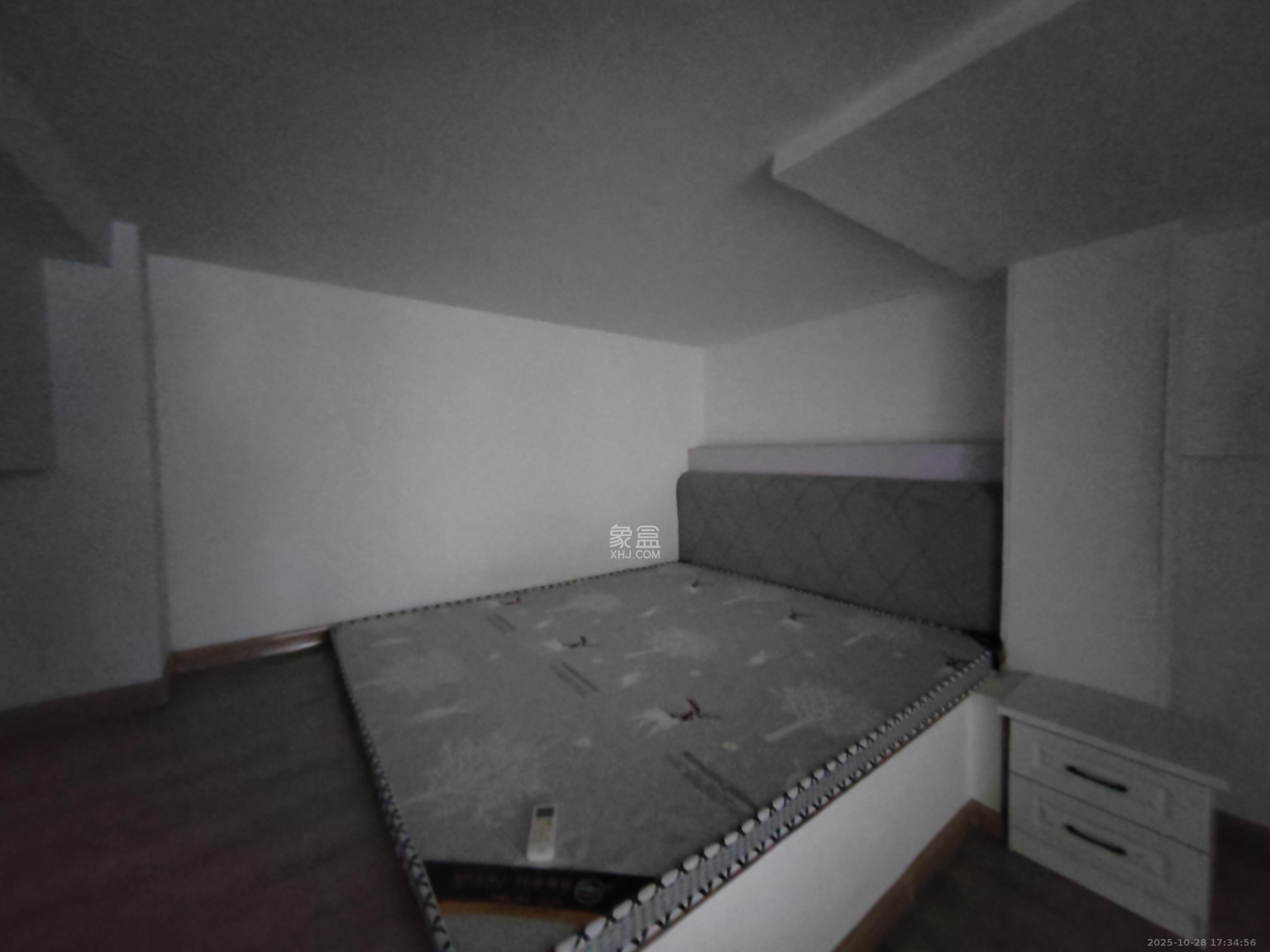 金茂建发泊悦  2室1厅1卫    1700.0元/月 金茂建发泊悦  2室1厅1卫    1700.0元/月室内图